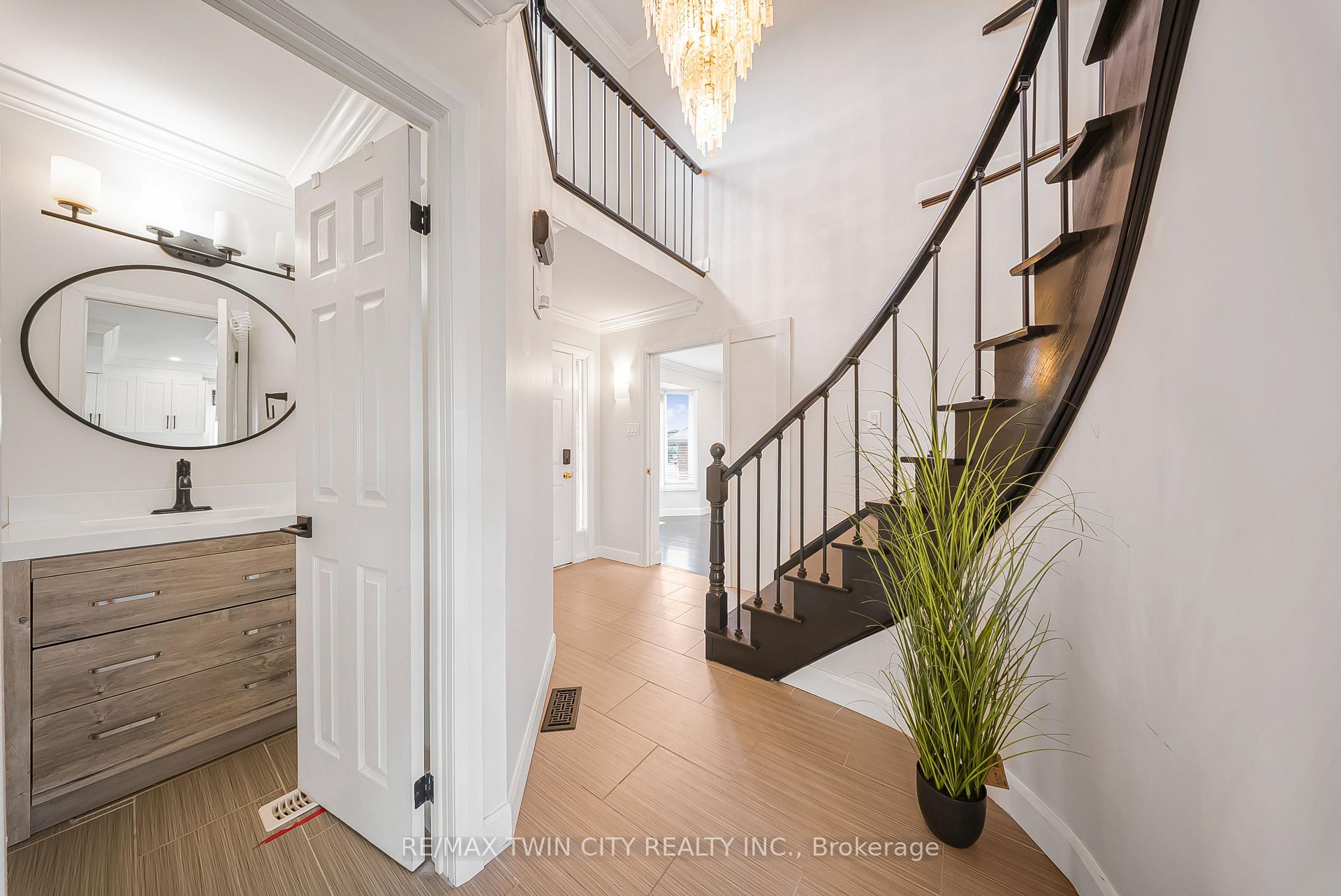 Photo 17 of 40 Ebydale Drive, Kitchener — HOMEH