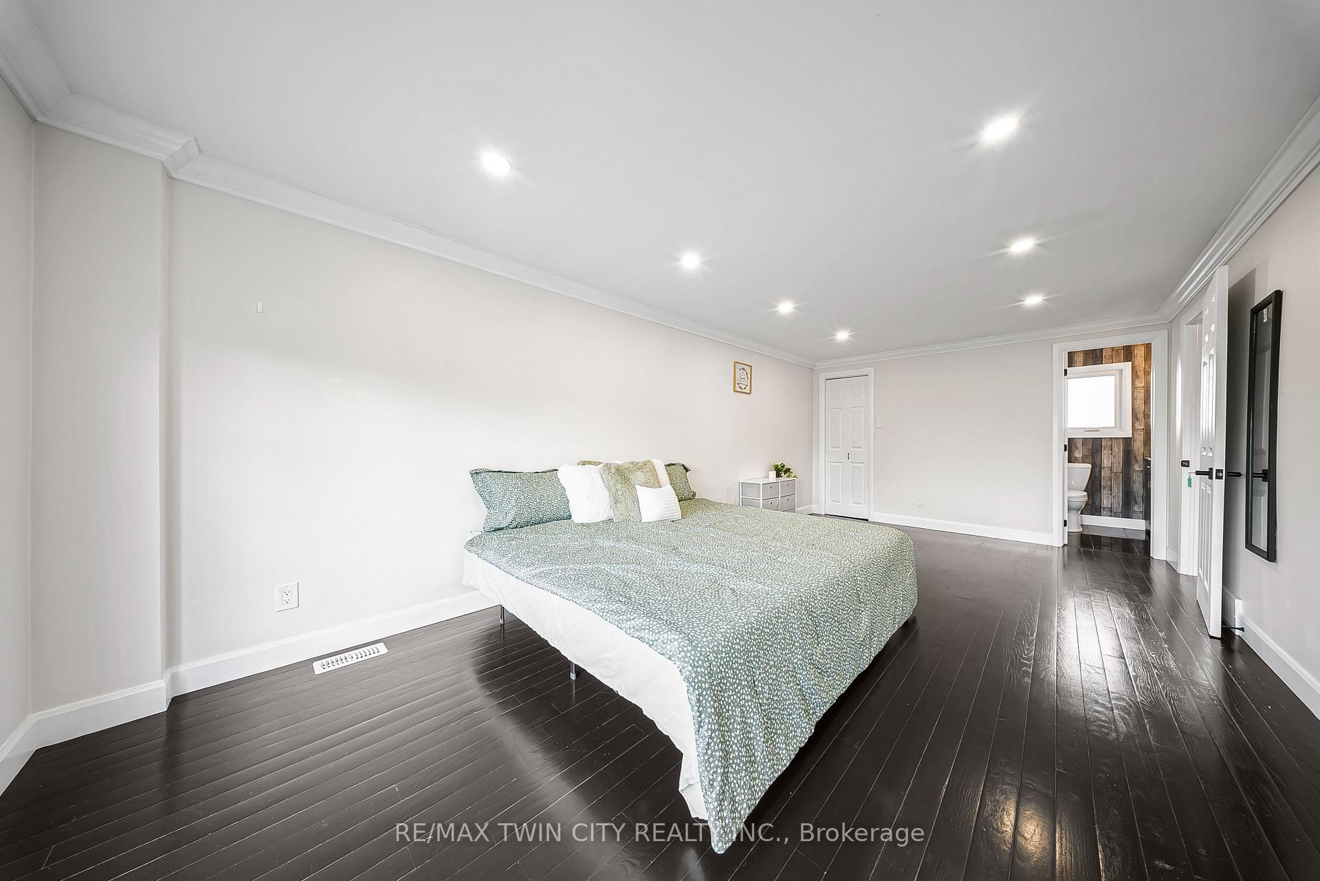 Photo 21 of 40 Ebydale Drive, Kitchener — HOMEH