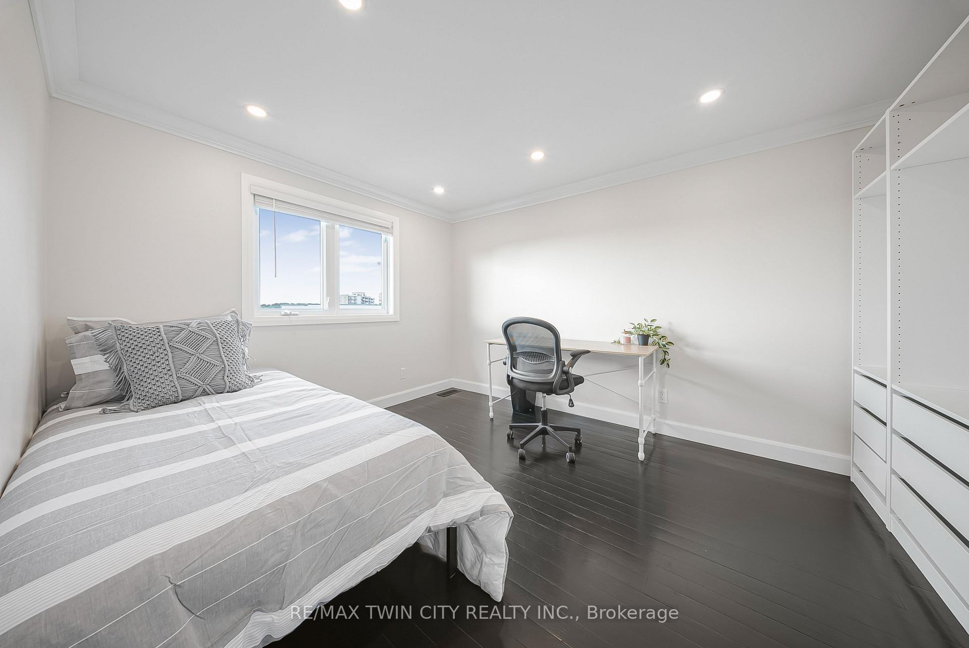 Photo 23 of 40 Ebydale Drive, Kitchener — HOMEH