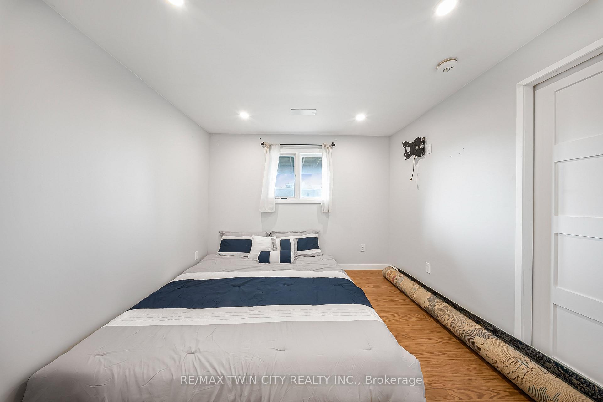 Photo 34 of 40 Ebydale Drive, Kitchener — HOMEH