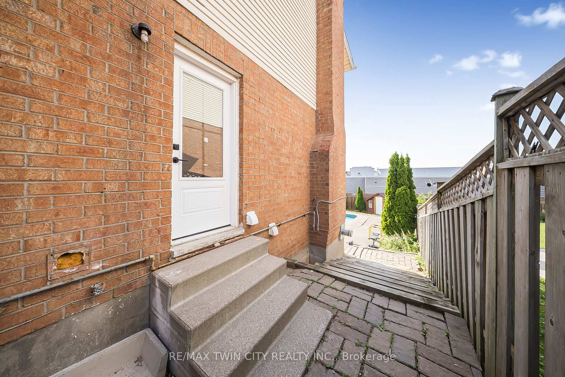 Photo 38 of 40 Ebydale Drive, Kitchener — HOMEH