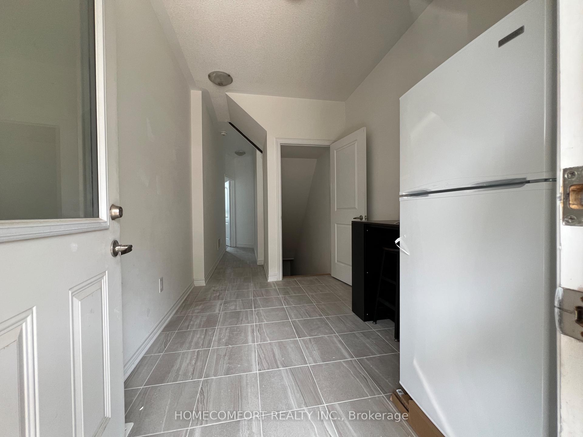 Photo 3 of 28 Chicago Lane, Markham, Wismer — HOMEH