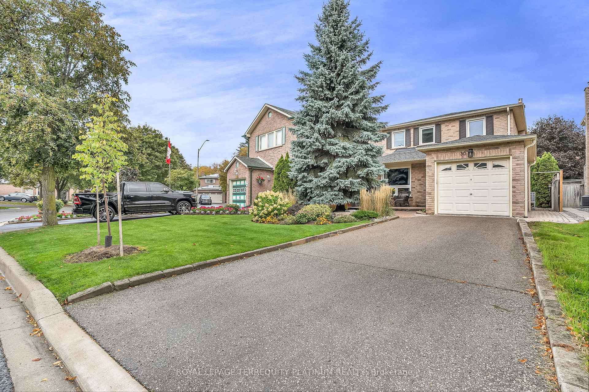 Photo 2 of 30 Vanessa Road, Markham, Markville — HOMEH