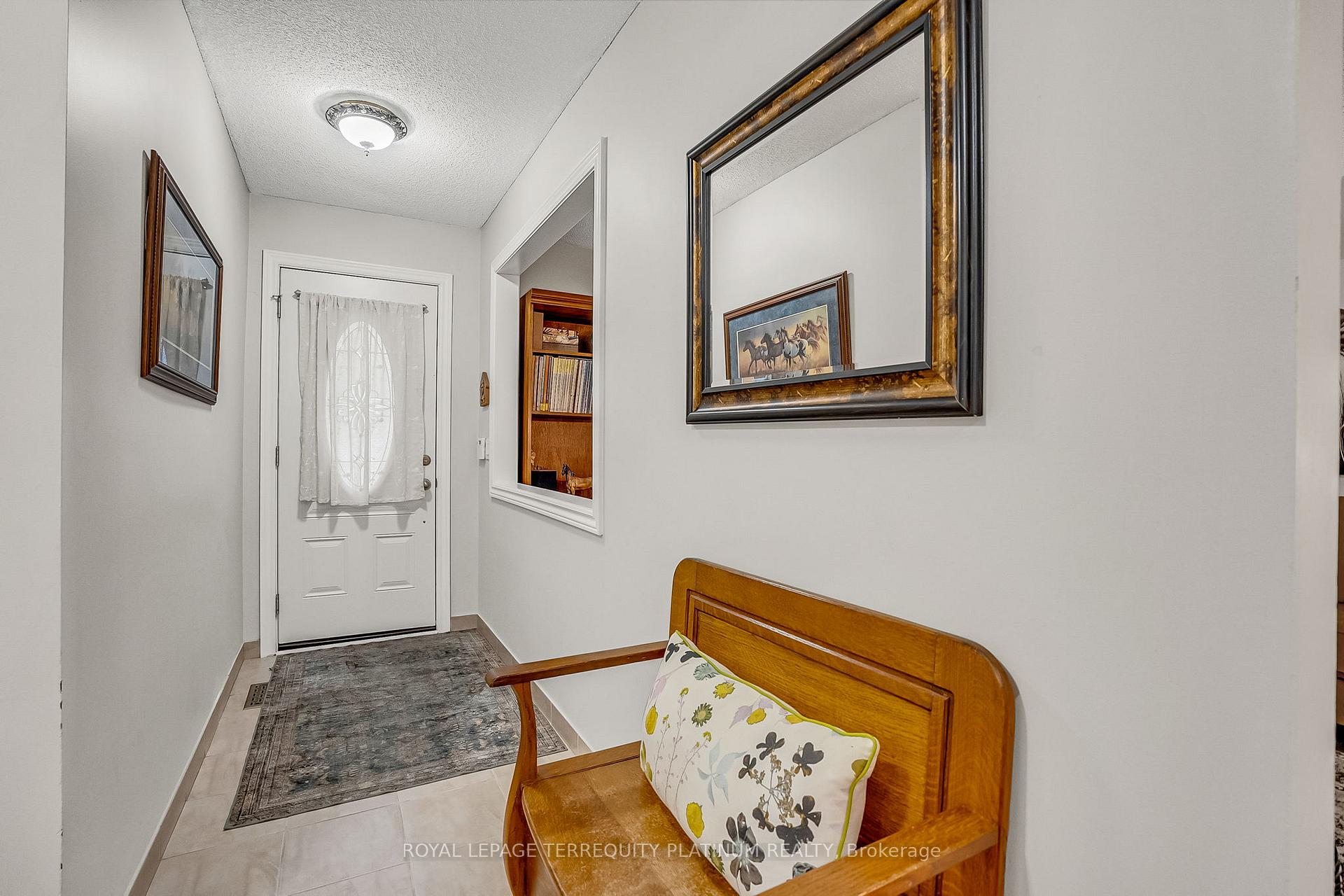 Photo 4 of 30 Vanessa Road, Markham, Markville — HOMEH