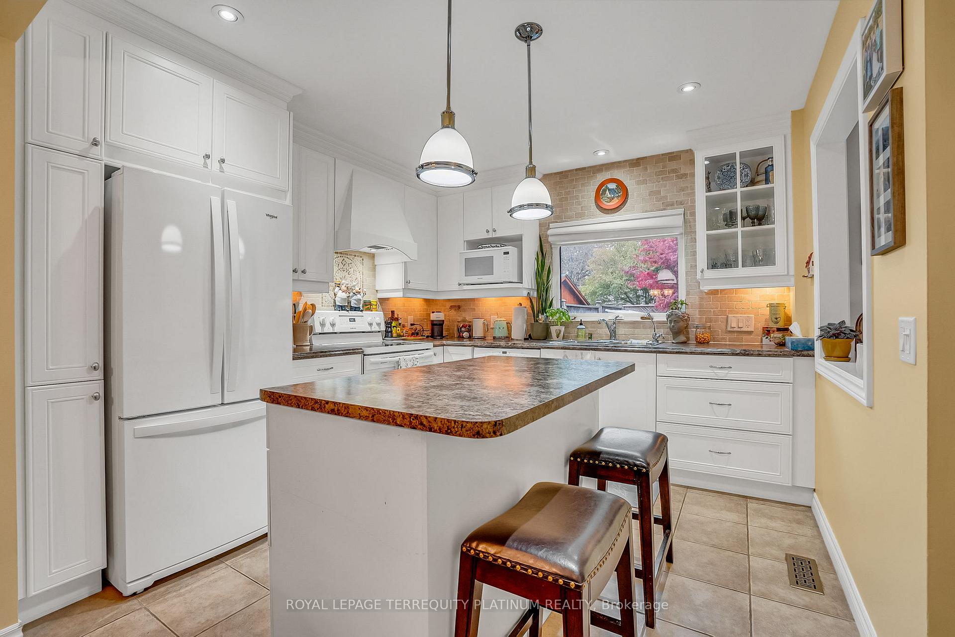Photo 13 of 30 Vanessa Road, Markham, Markville — HOMEH