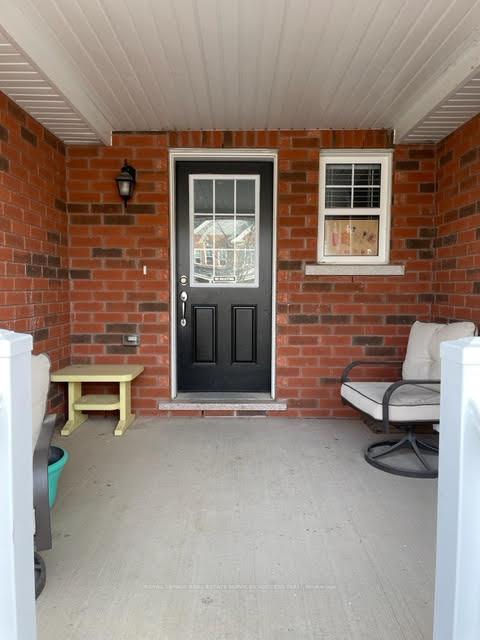 Photo 2 of 158 West Oak Trail, Kitchener, Rosenburg — HOMEH