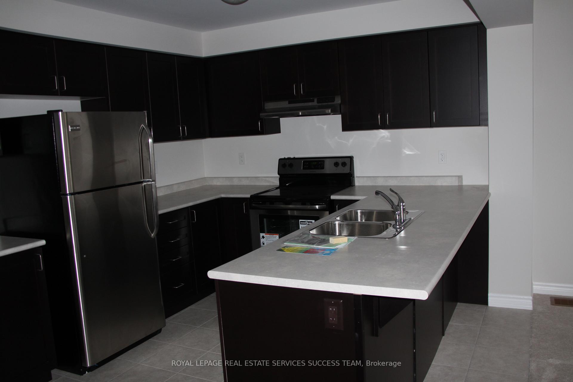 Photo 4 of 158 West Oak Trail, Kitchener, Rosenburg — HOMEH