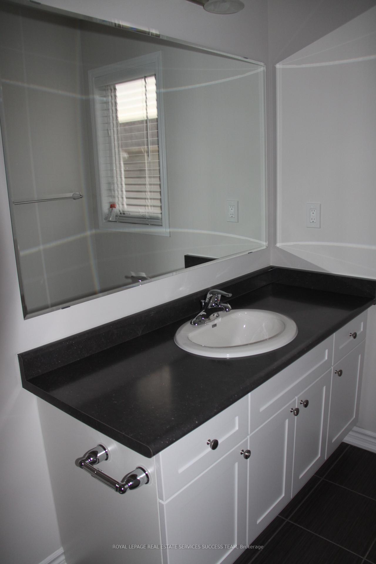 Photo 8 of 158 West Oak Trail, Kitchener, Rosenburg — HOMEH