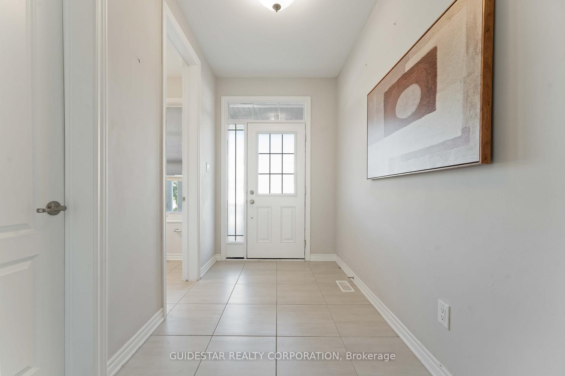 Photo 3 of 28 Oxalis Crescent, Ottawa, Kanata - Emerald Meadows/Trailwest — HOMEH