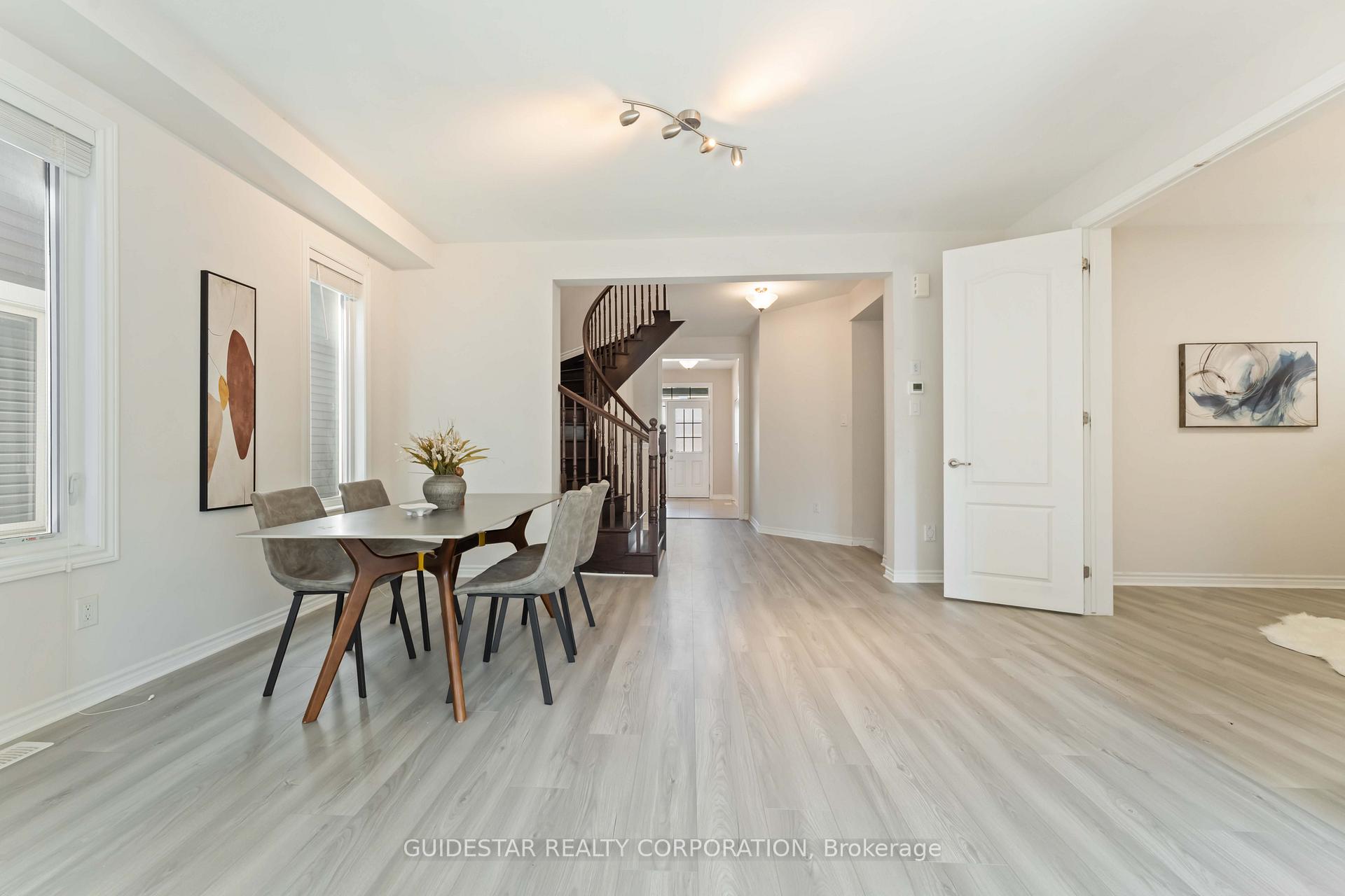Photo 5 of 28 Oxalis Crescent, Ottawa, Kanata - Emerald Meadows/Trailwest — HOMEH