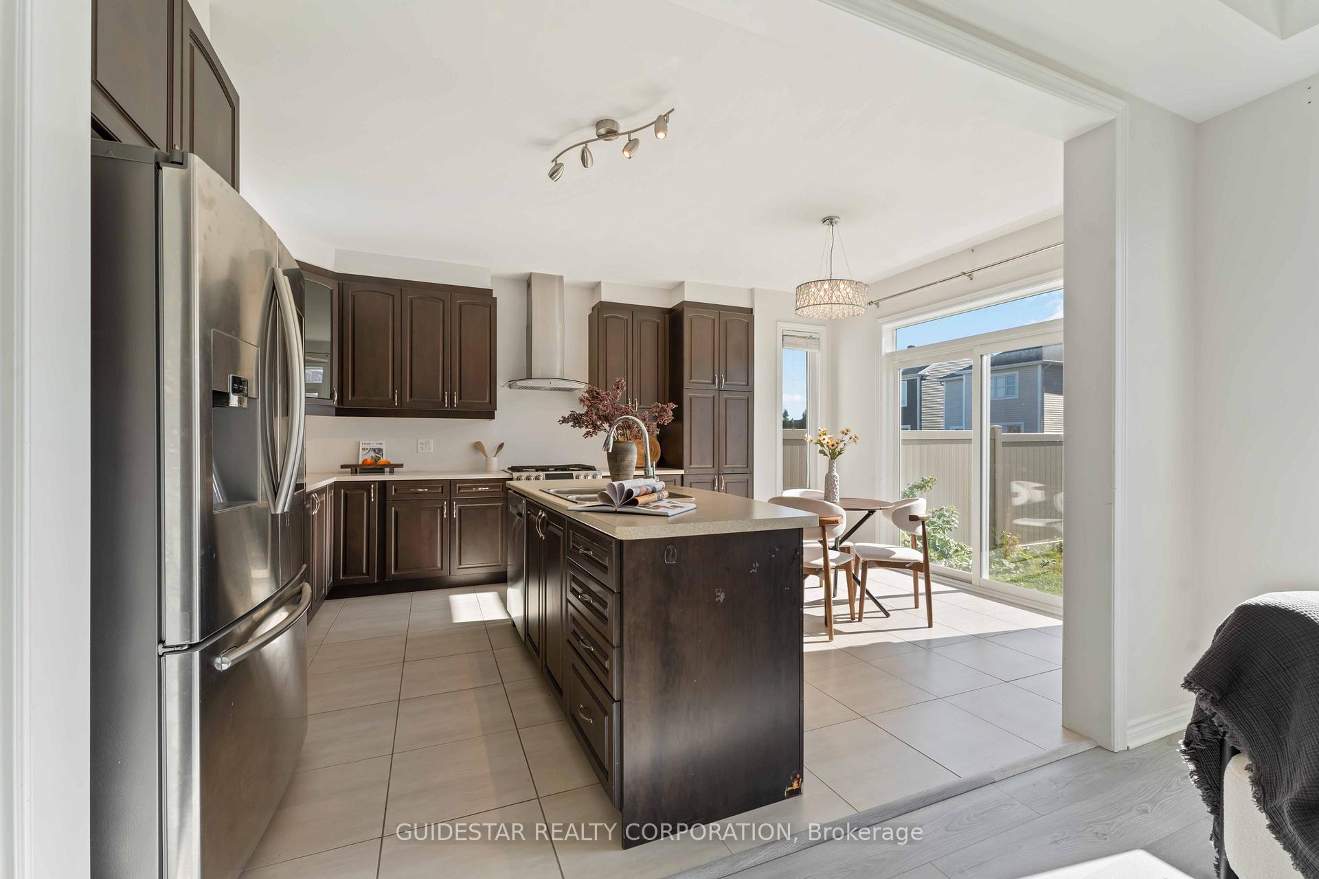 Photo 11 of 28 Oxalis Crescent, Ottawa, Kanata - Emerald Meadows/Trailwest — HOMEH
