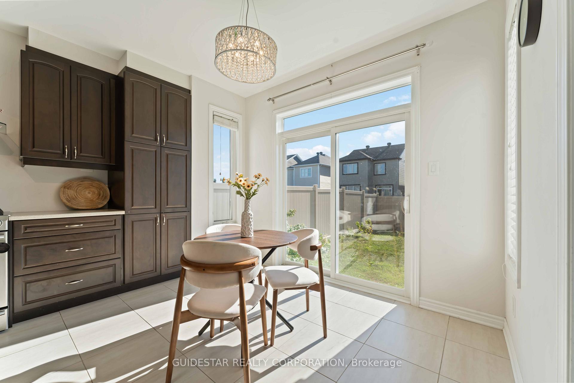Photo 12 of 28 Oxalis Crescent, Ottawa, Kanata - Emerald Meadows/Trailwest — HOMEH