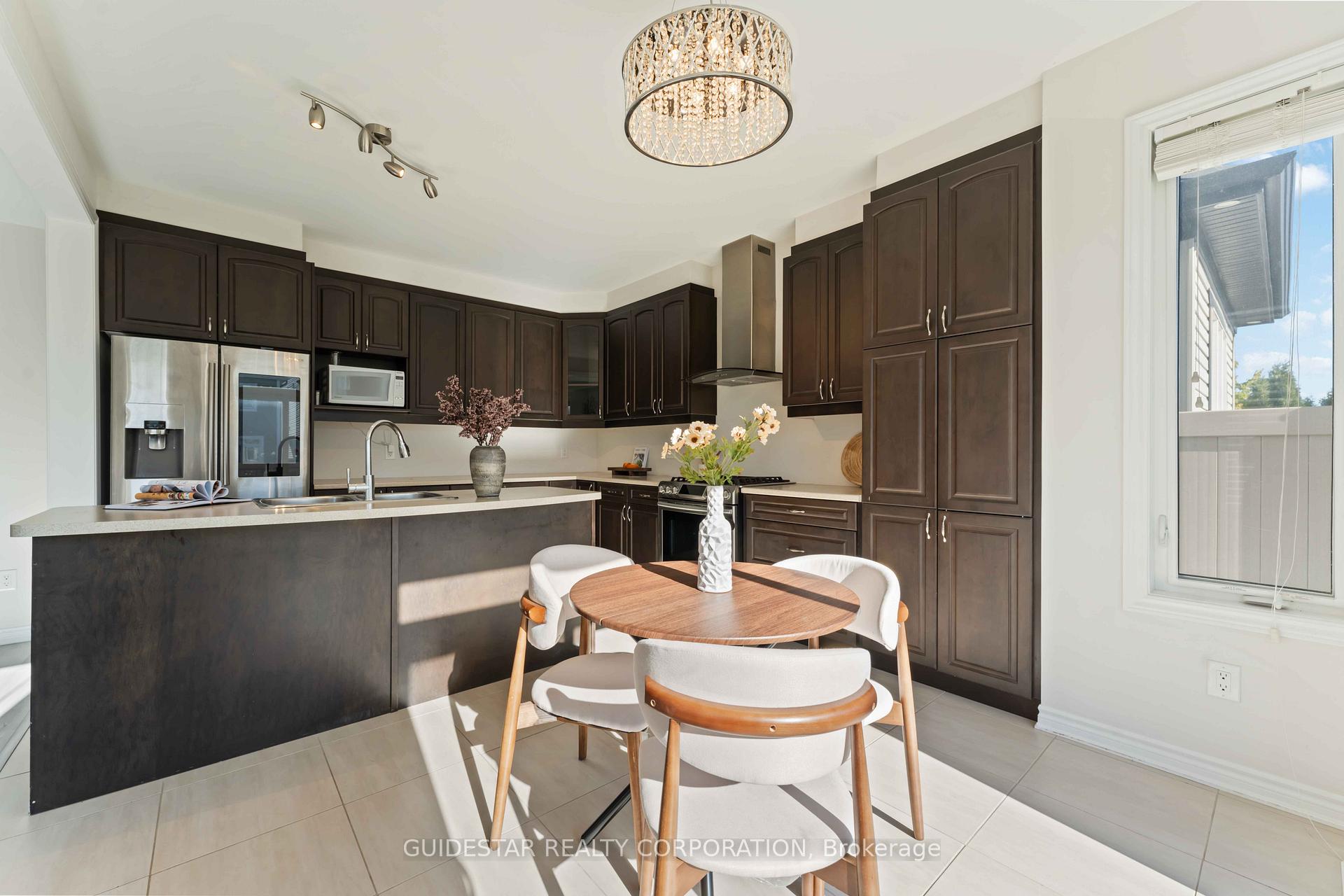 Photo 13 of 28 Oxalis Crescent, Ottawa, Kanata - Emerald Meadows/Trailwest — HOMEH