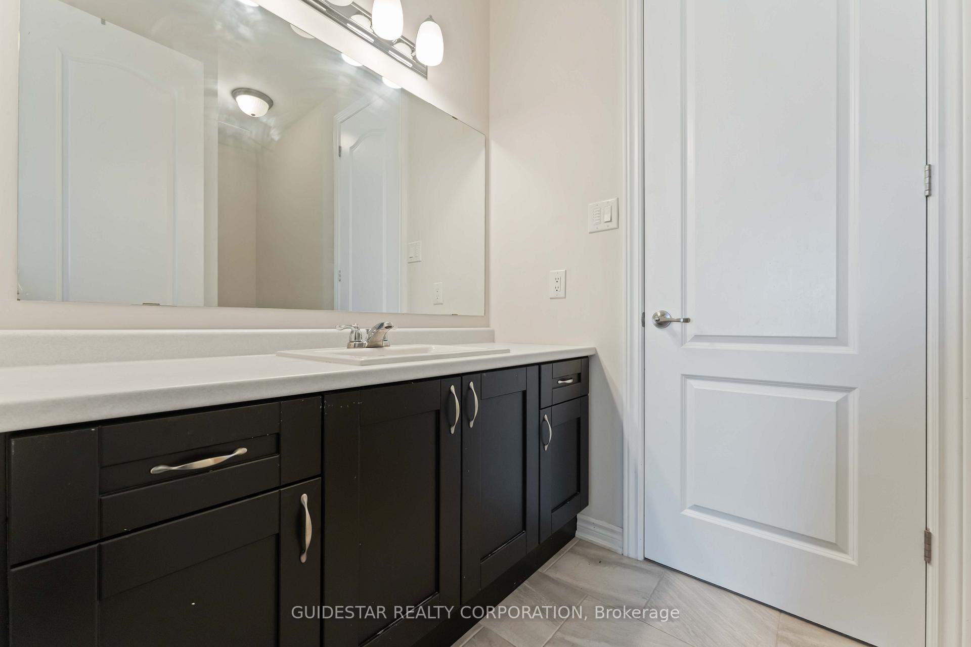 Photo 23 of 28 Oxalis Crescent, Ottawa, Kanata - Emerald Meadows/Trailwest — HOMEH