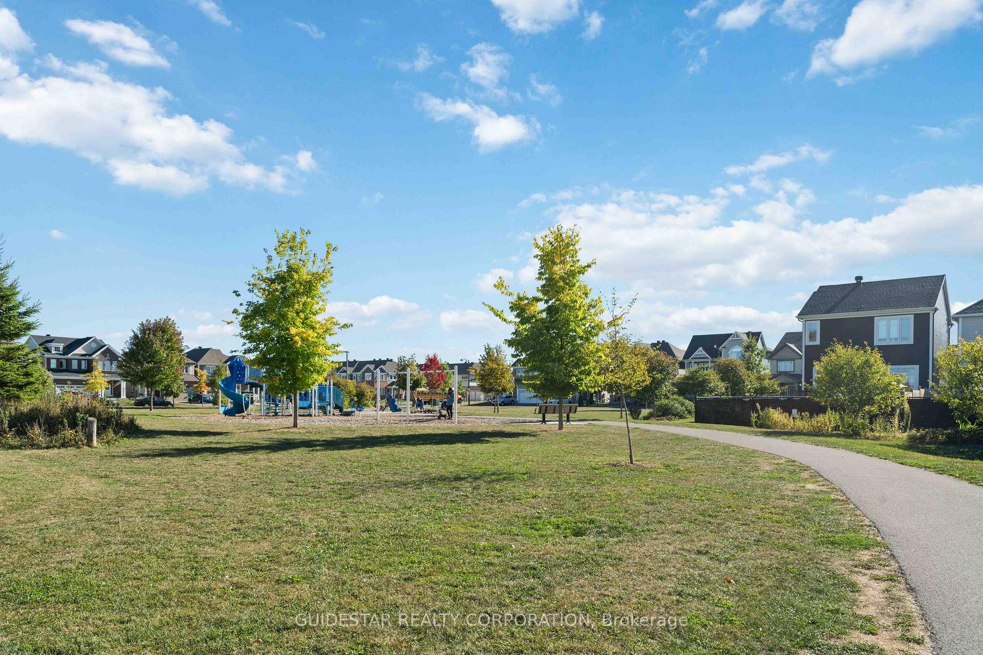Photo 32 of 28 Oxalis Crescent, Ottawa, Kanata - Emerald Meadows/Trailwest — HOMEH