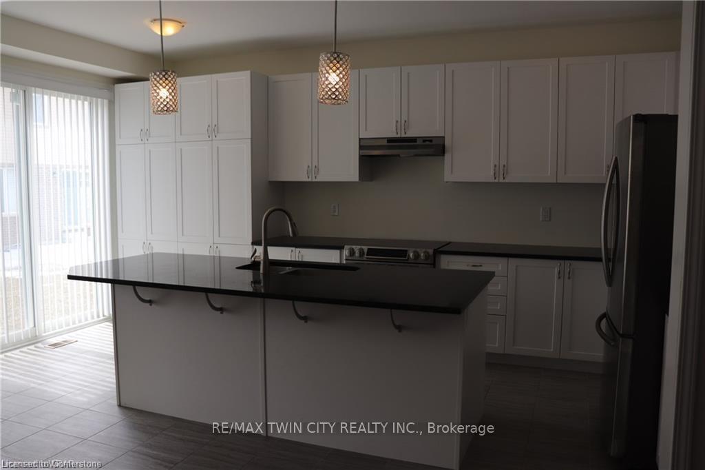 Photo 7 of 383 Grovehill Crescent, Kitchener — HOMEH