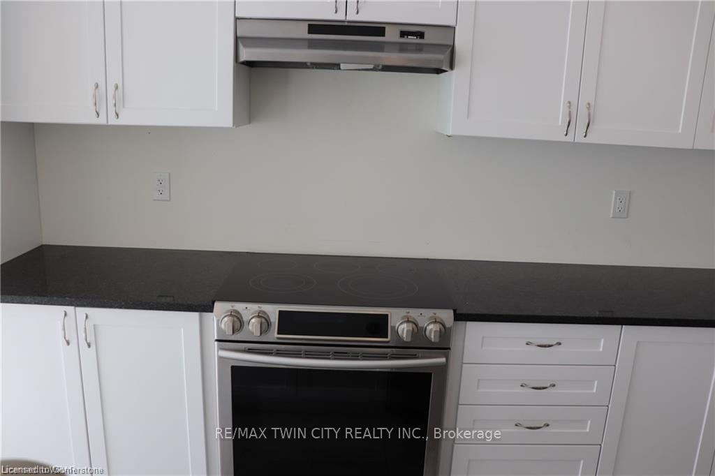 Photo 8 of 383 Grovehill Crescent, Kitchener — HOMEH