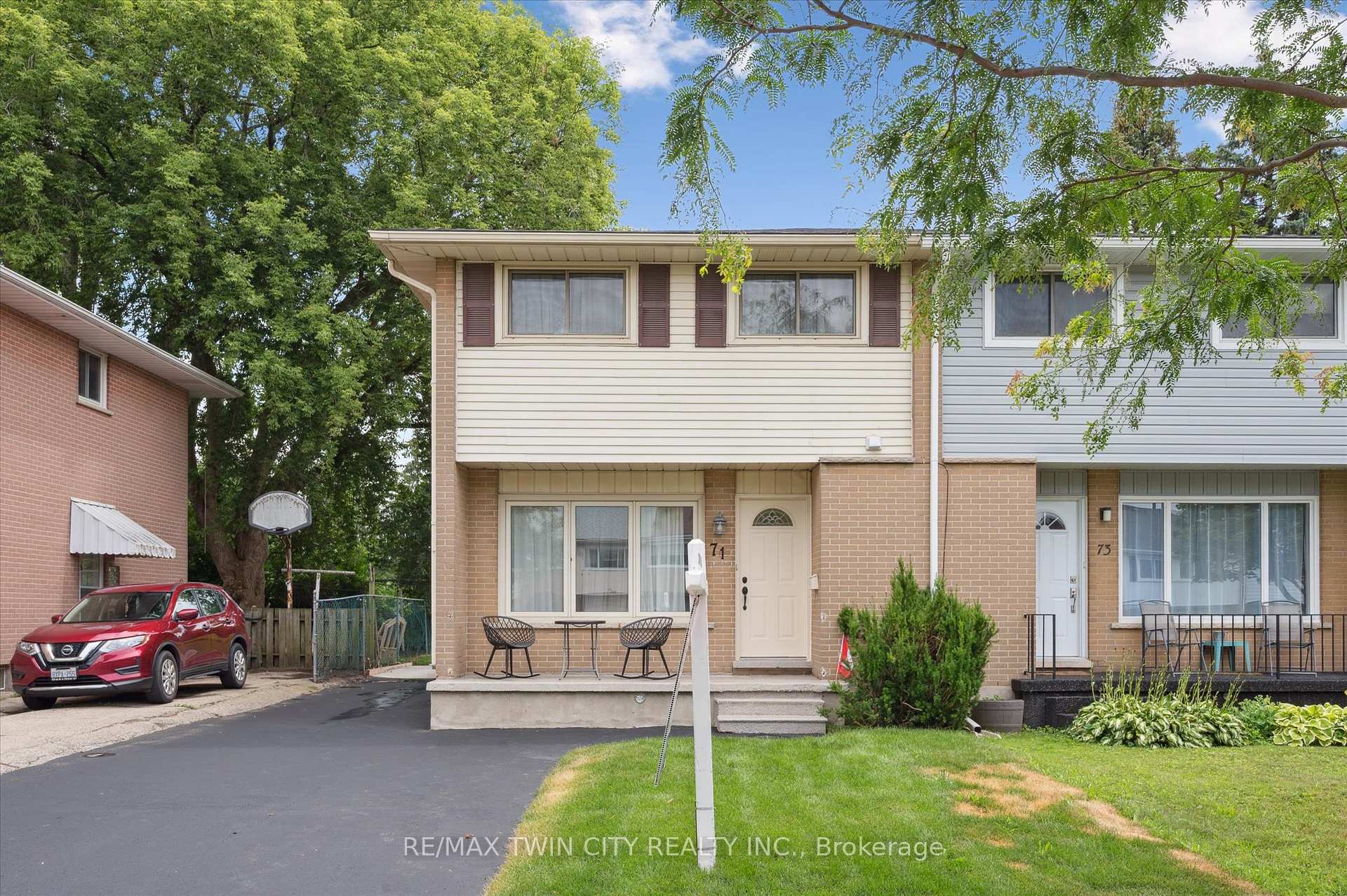Photo 2 of 71 Overlea Drive, Kitchener — HOMEH