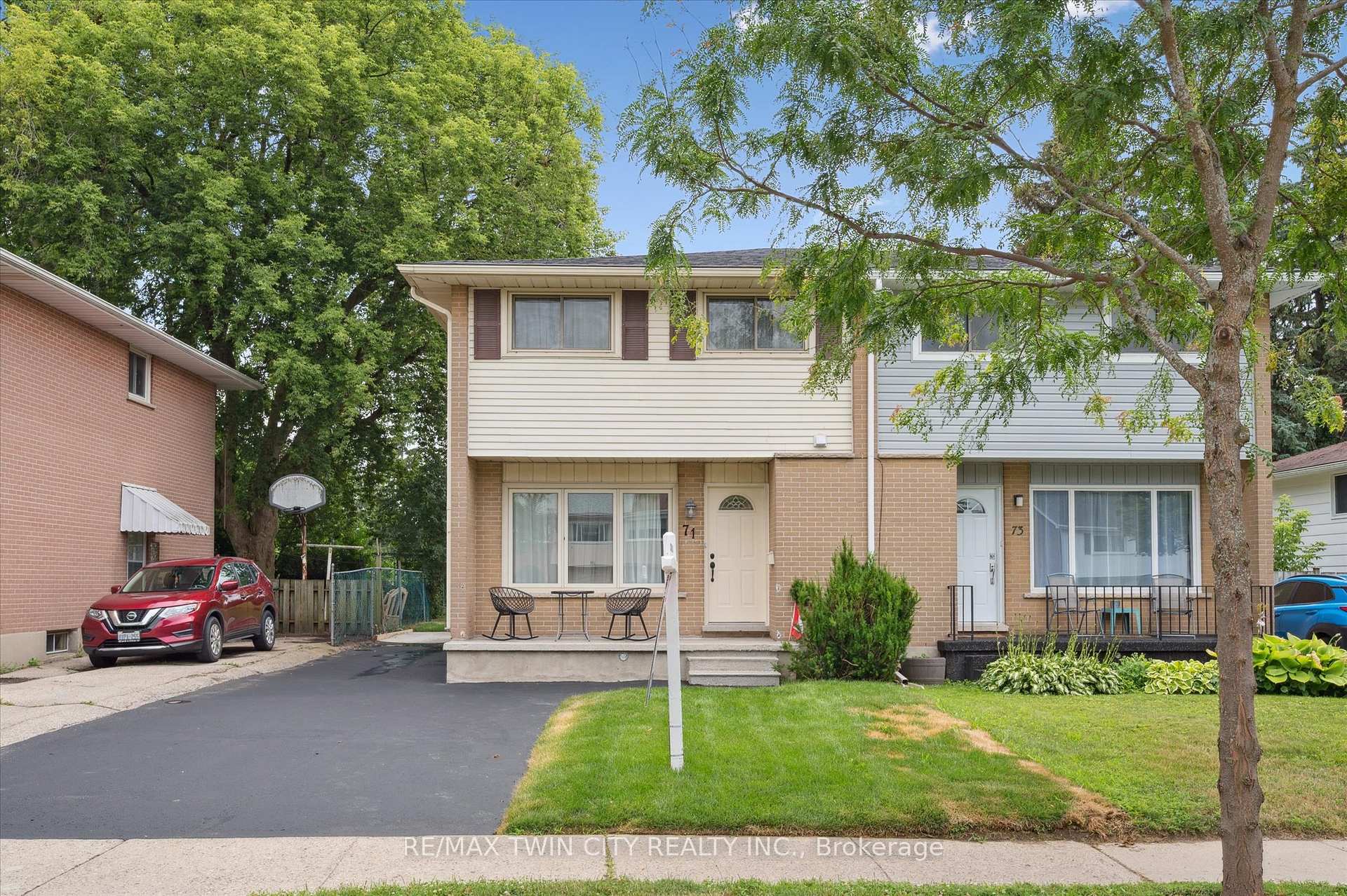 Photo 3 of 71 Overlea Drive, Kitchener — HOMEH