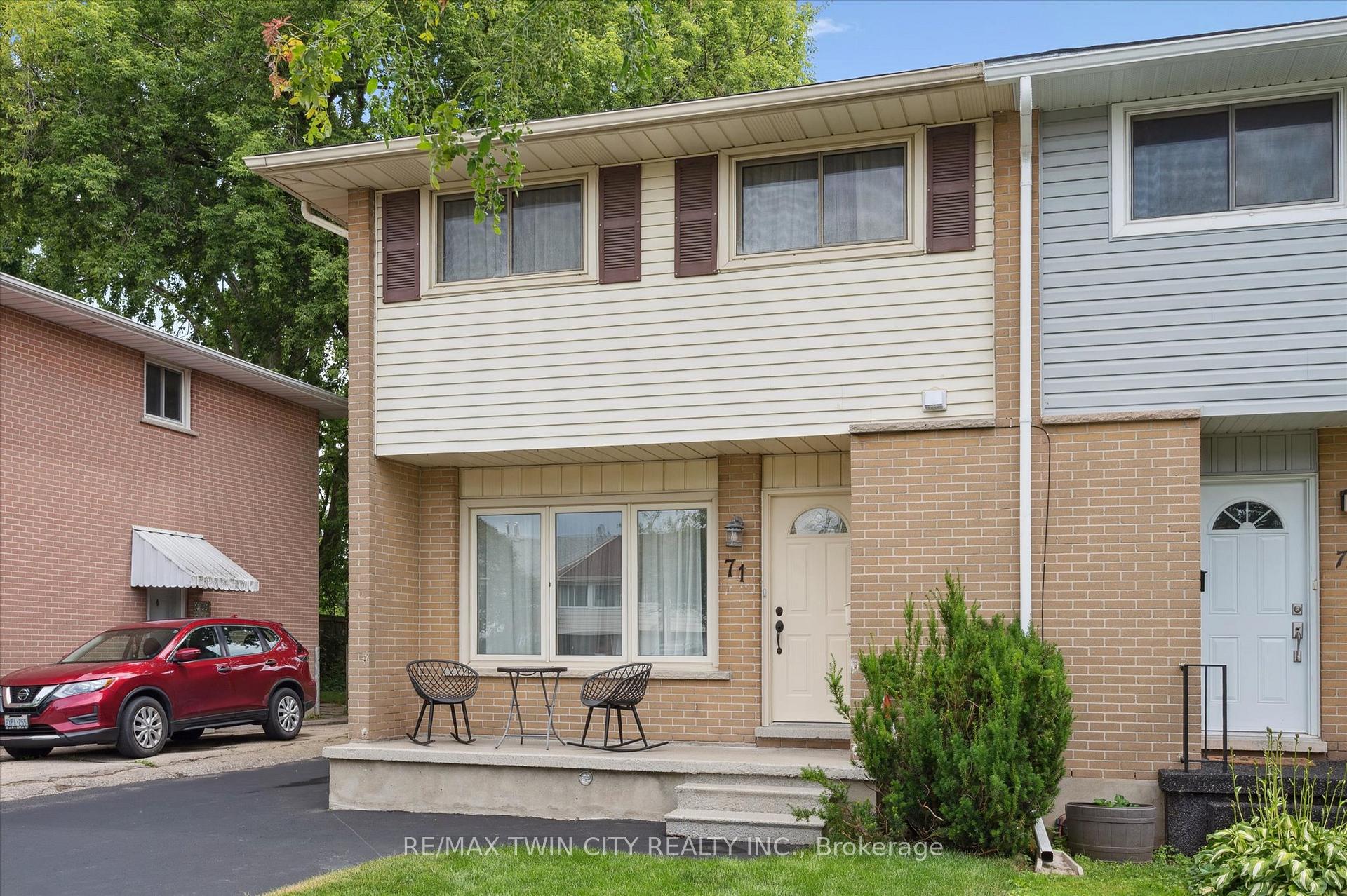 Photo 4 of 71 Overlea Drive, Kitchener — HOMEH