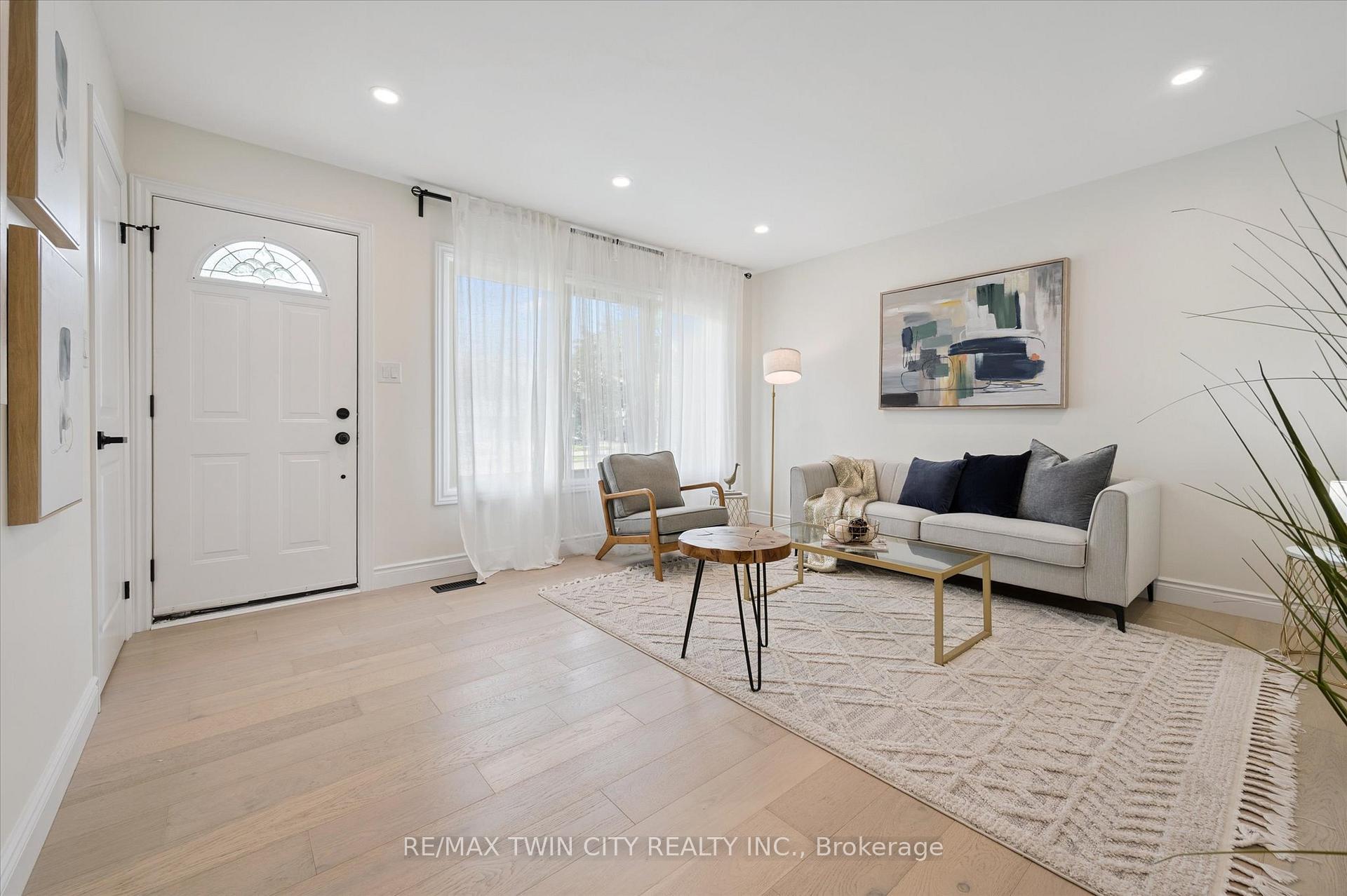 Photo 6 of 71 Overlea Drive, Kitchener — HOMEH