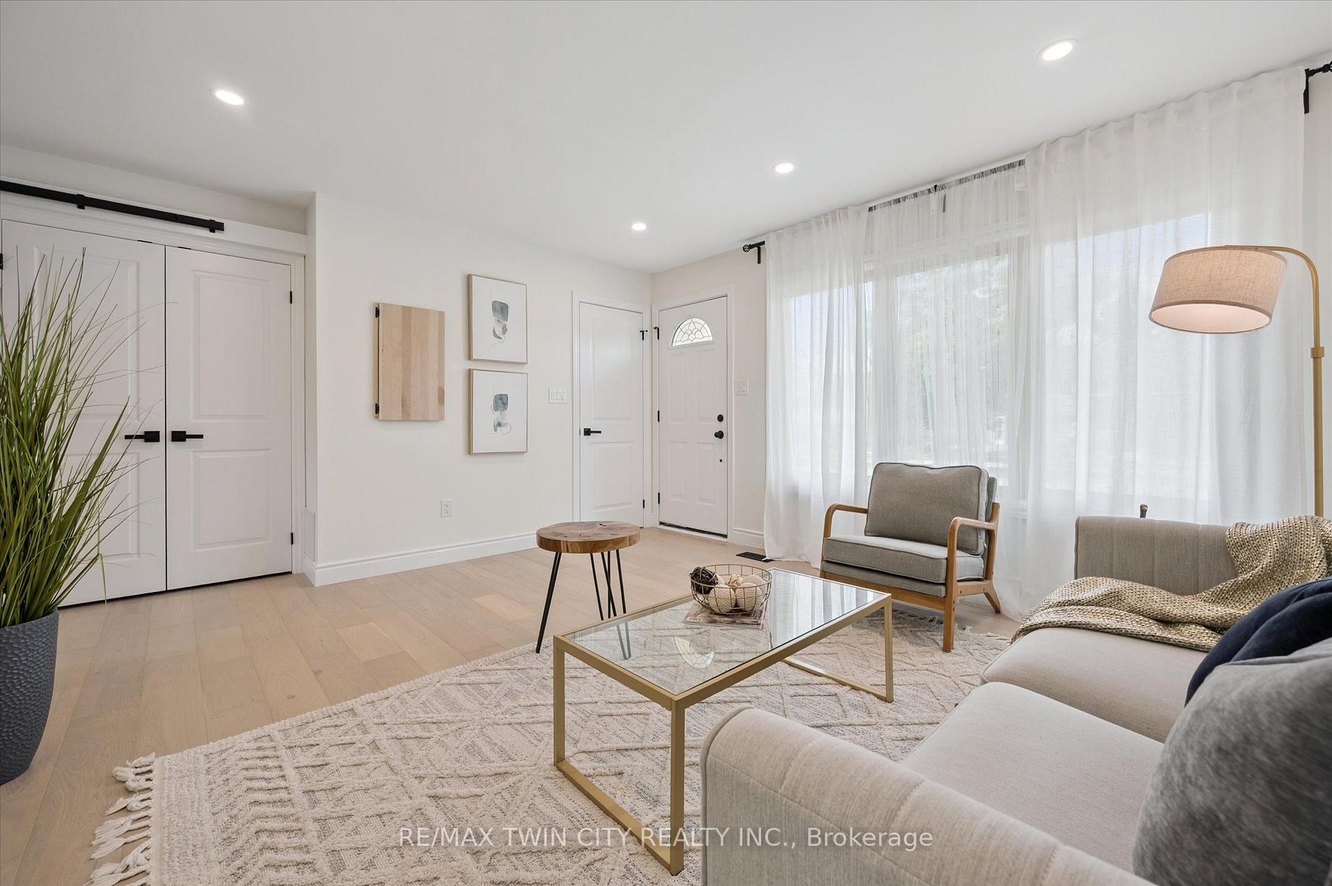 Photo 7 of 71 Overlea Drive, Kitchener — HOMEH