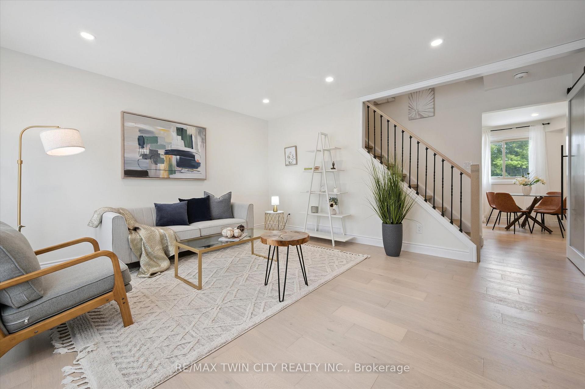 Photo 8 of 71 Overlea Drive, Kitchener — HOMEH