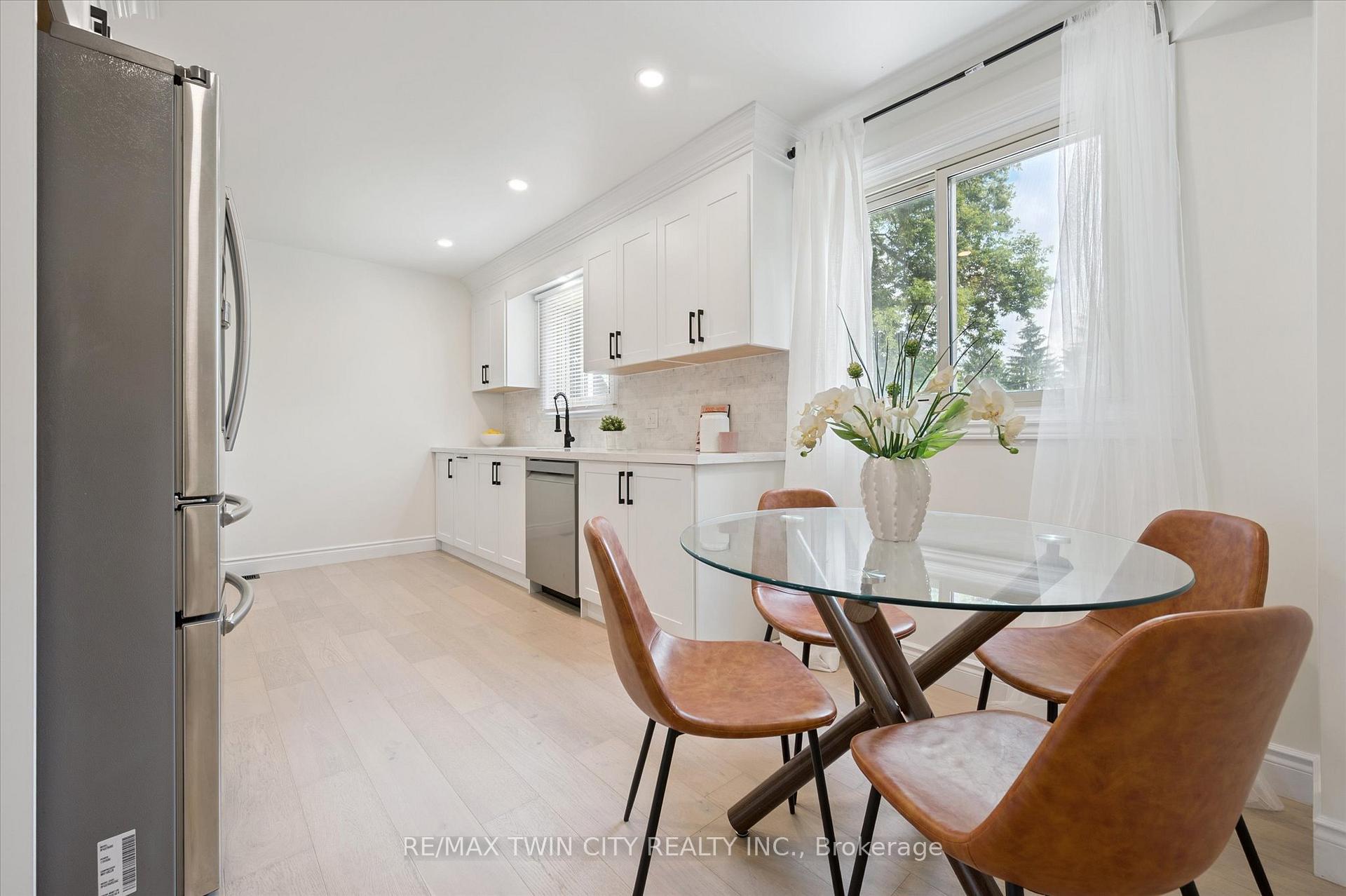 Photo 10 of 71 Overlea Drive, Kitchener — HOMEH