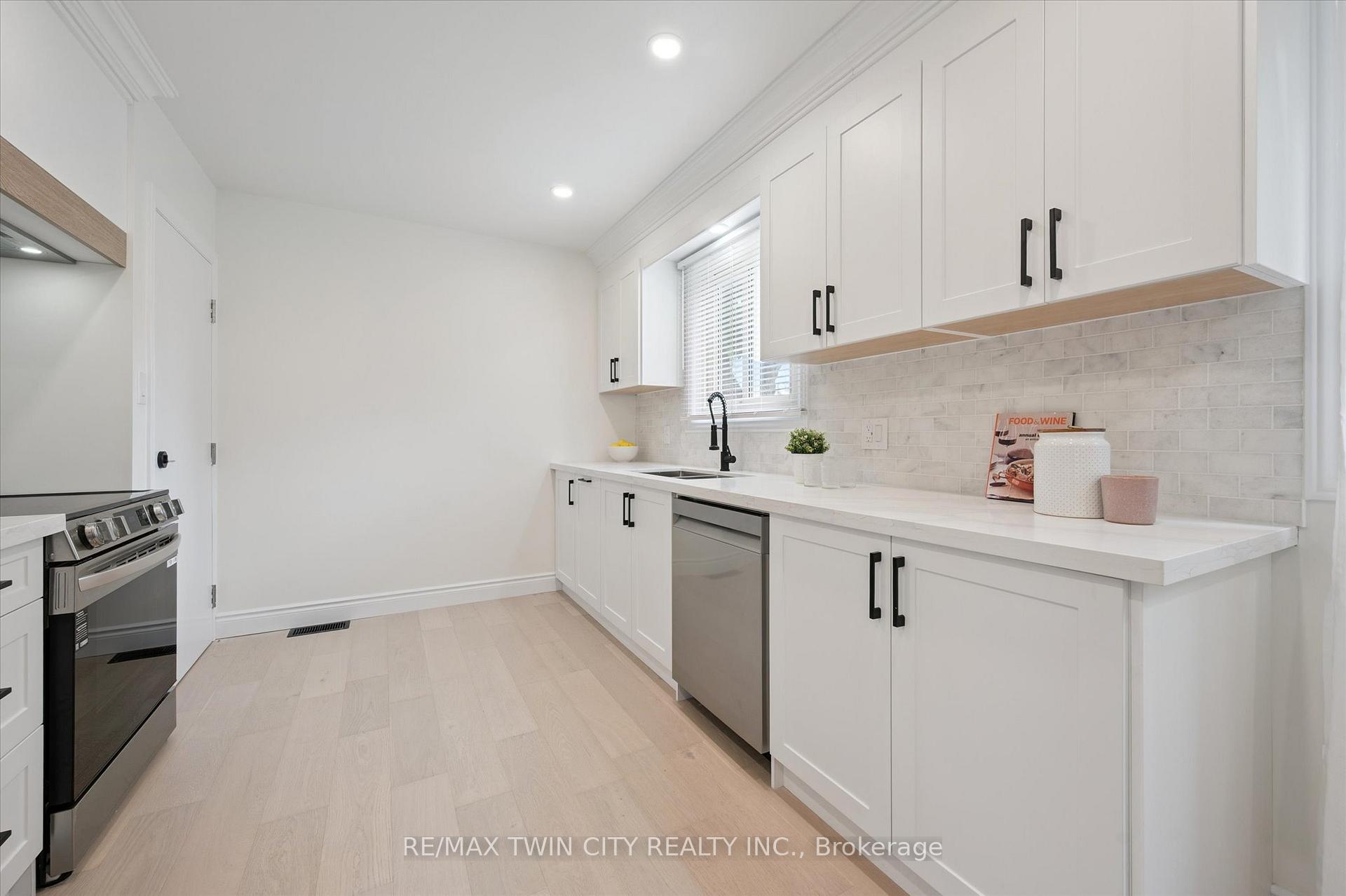 Photo 11 of 71 Overlea Drive, Kitchener — HOMEH