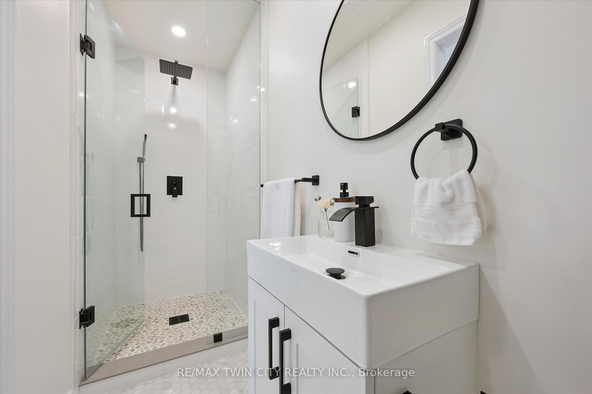 Photo 14 of 71 Overlea Drive, Kitchener — HOMEH