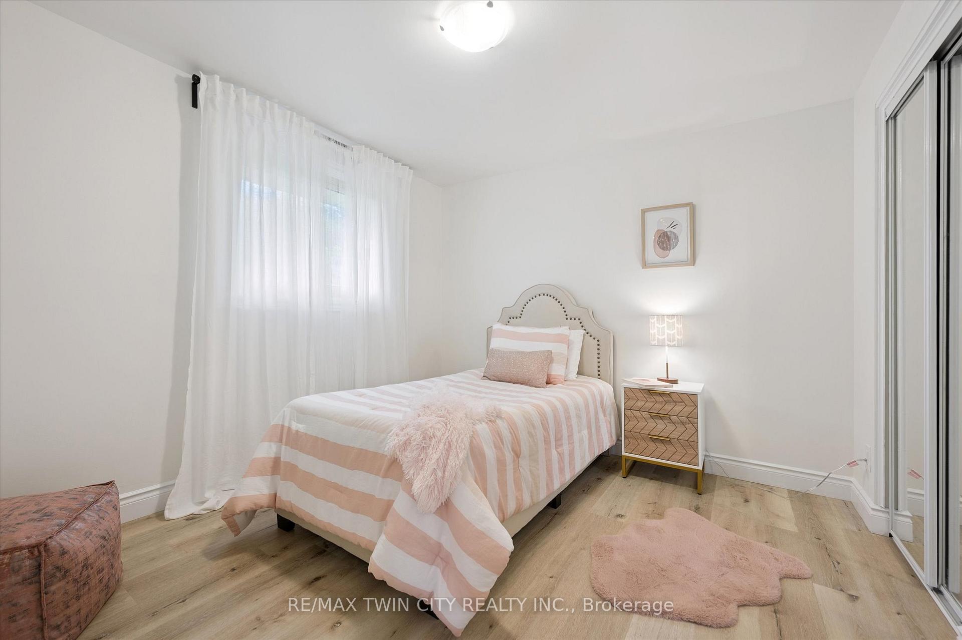 Photo 16 of 71 Overlea Drive, Kitchener — HOMEH