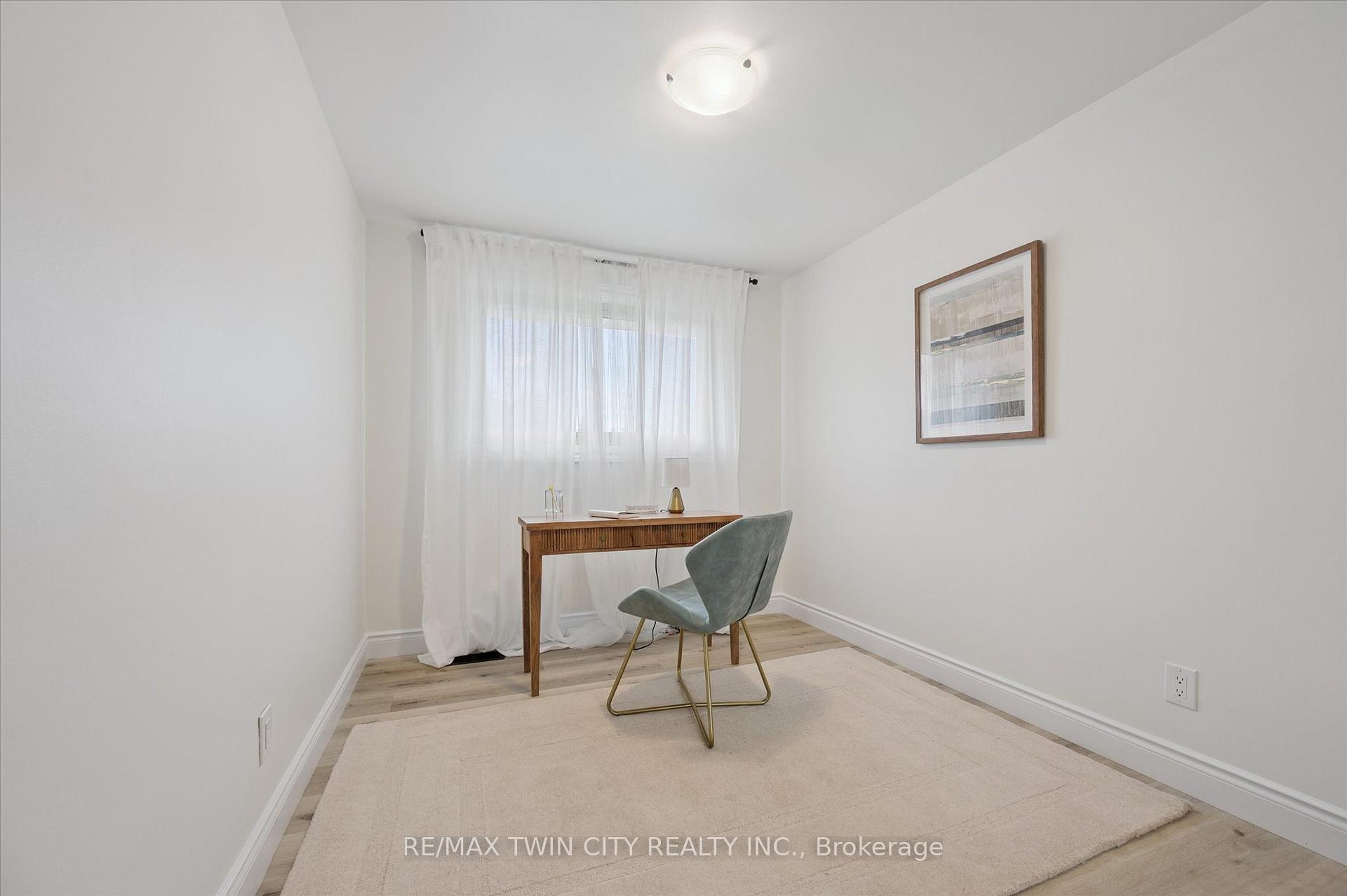 Photo 18 of 71 Overlea Drive, Kitchener — HOMEH