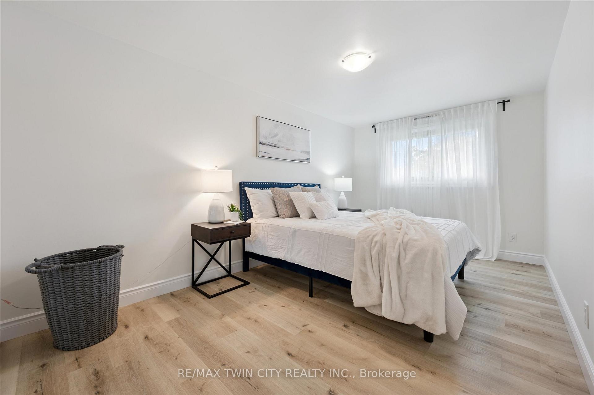 Photo 20 of 71 Overlea Drive, Kitchener — HOMEH