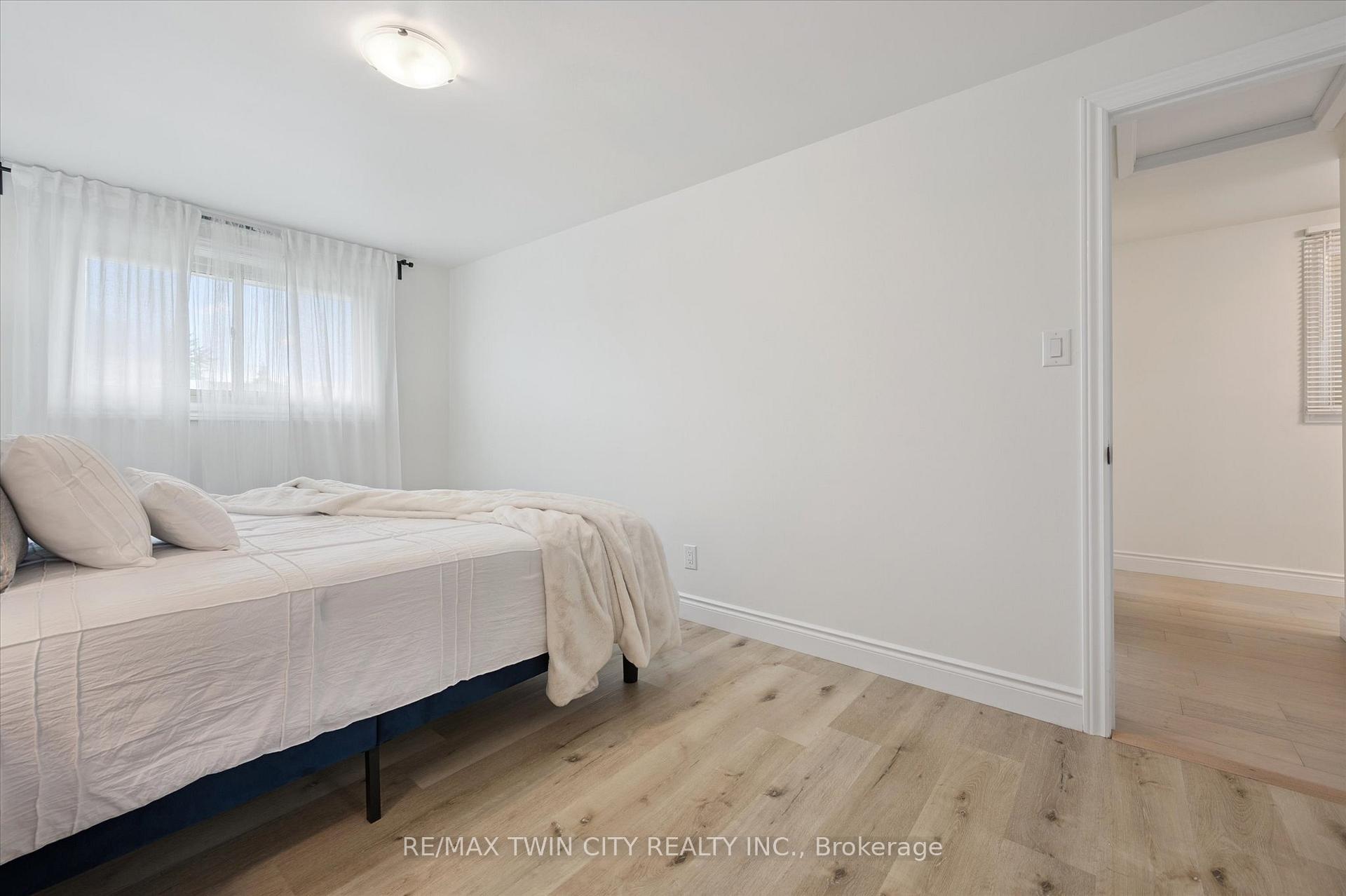 Photo 21 of 71 Overlea Drive, Kitchener — HOMEH
