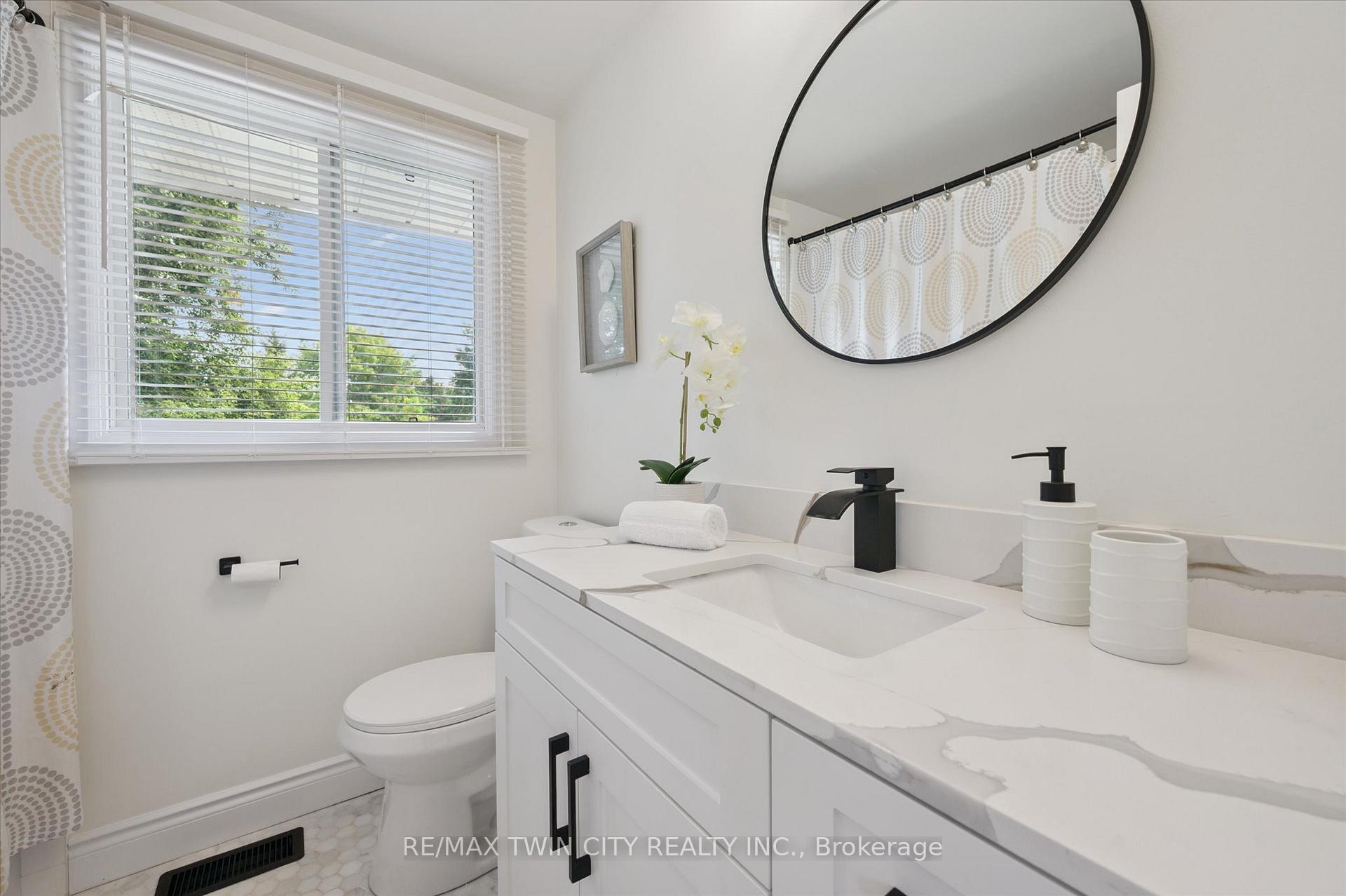 Photo 23 of 71 Overlea Drive, Kitchener — HOMEH