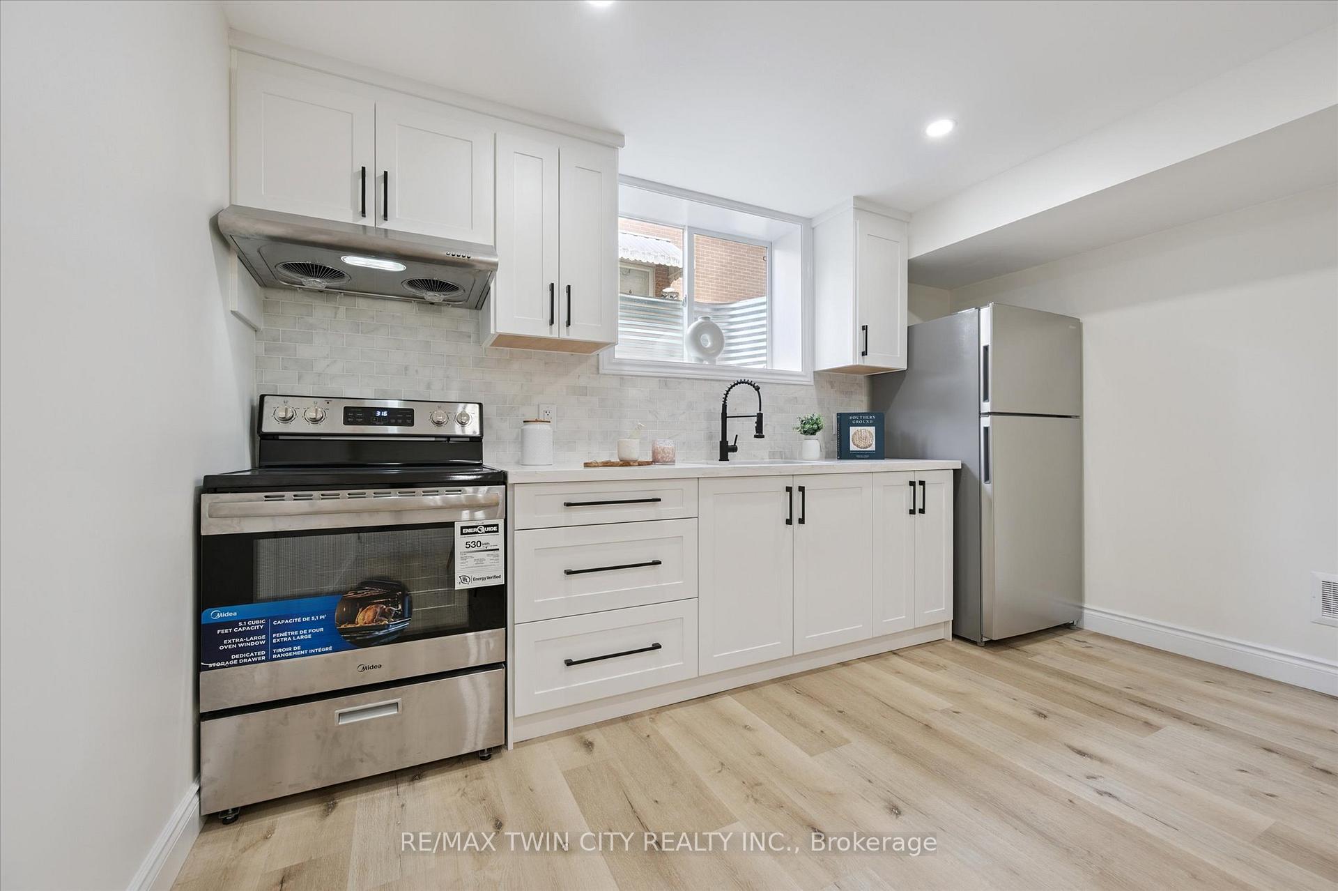 Photo 26 of 71 Overlea Drive, Kitchener — HOMEH