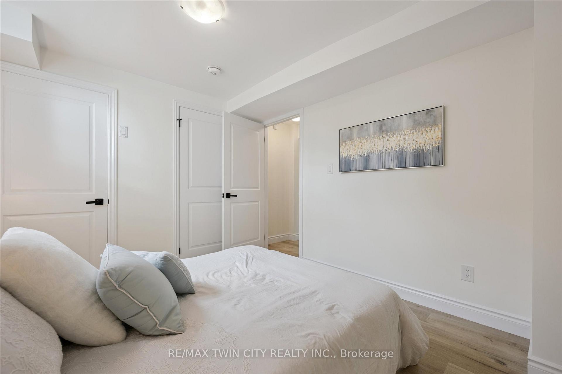 Photo 28 of 71 Overlea Drive, Kitchener — HOMEH