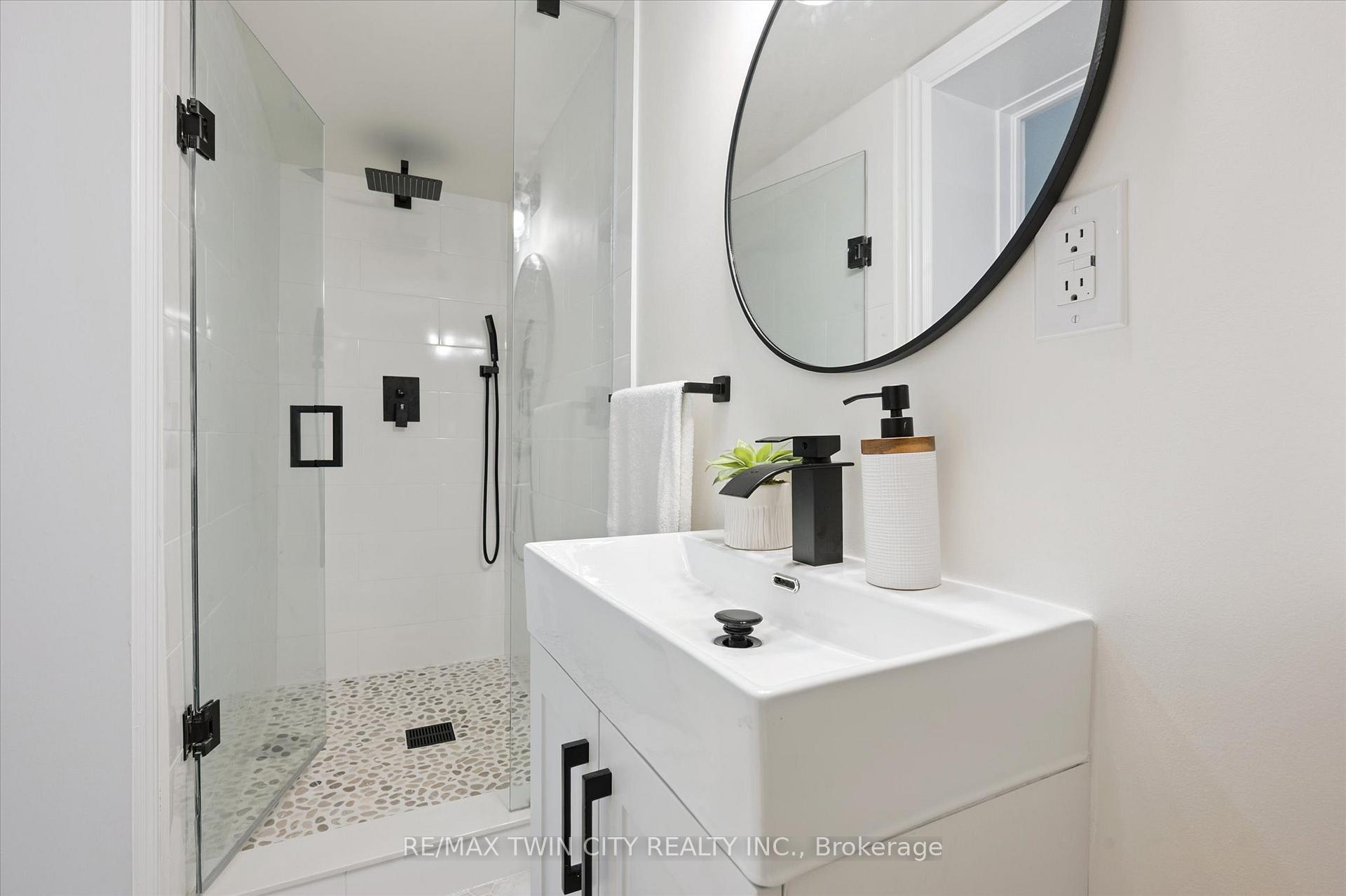Photo 29 of 71 Overlea Drive, Kitchener — HOMEH