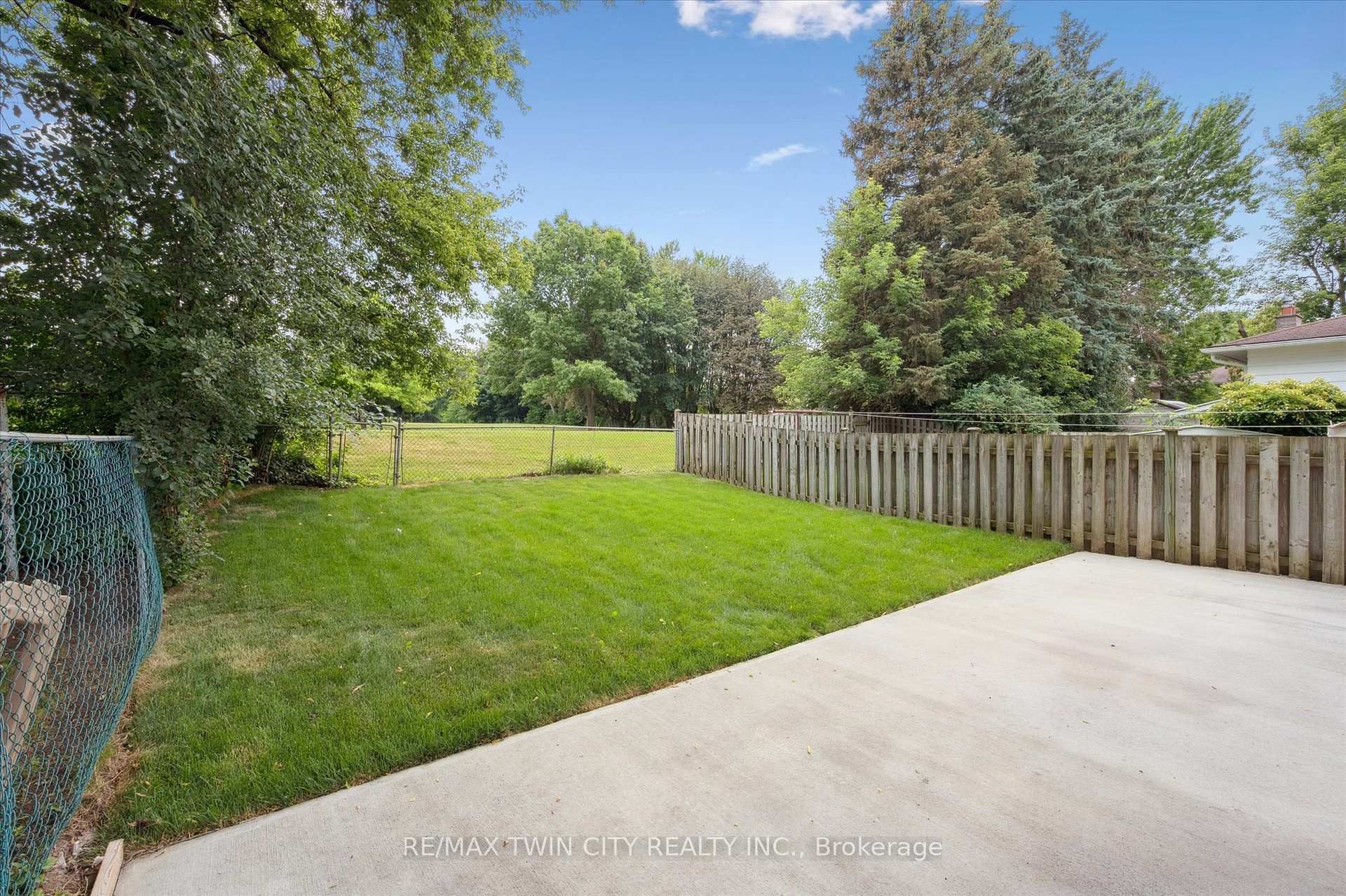 Photo 30 of 71 Overlea Drive, Kitchener — HOMEH