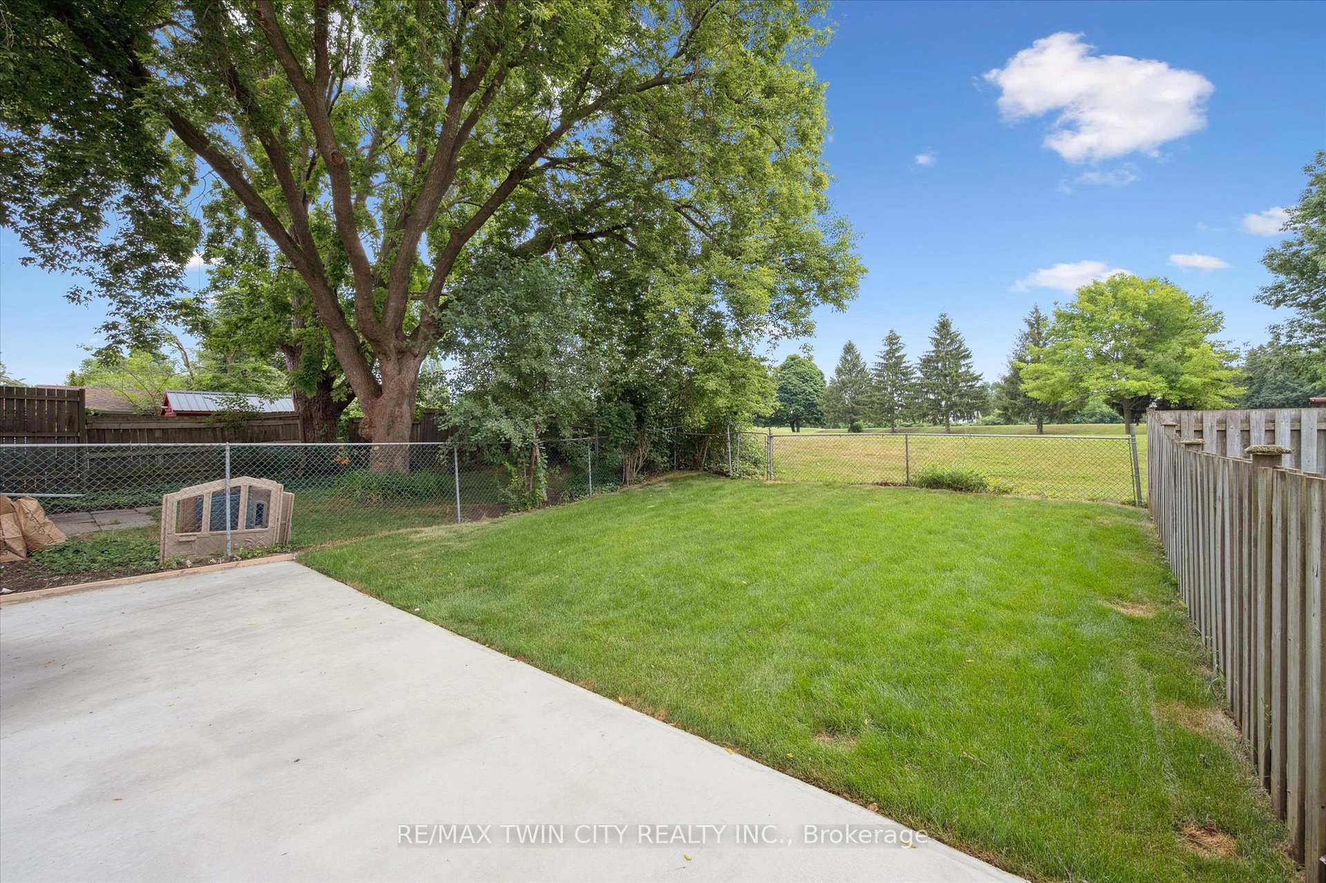 Photo 31 of 71 Overlea Drive, Kitchener — HOMEH
