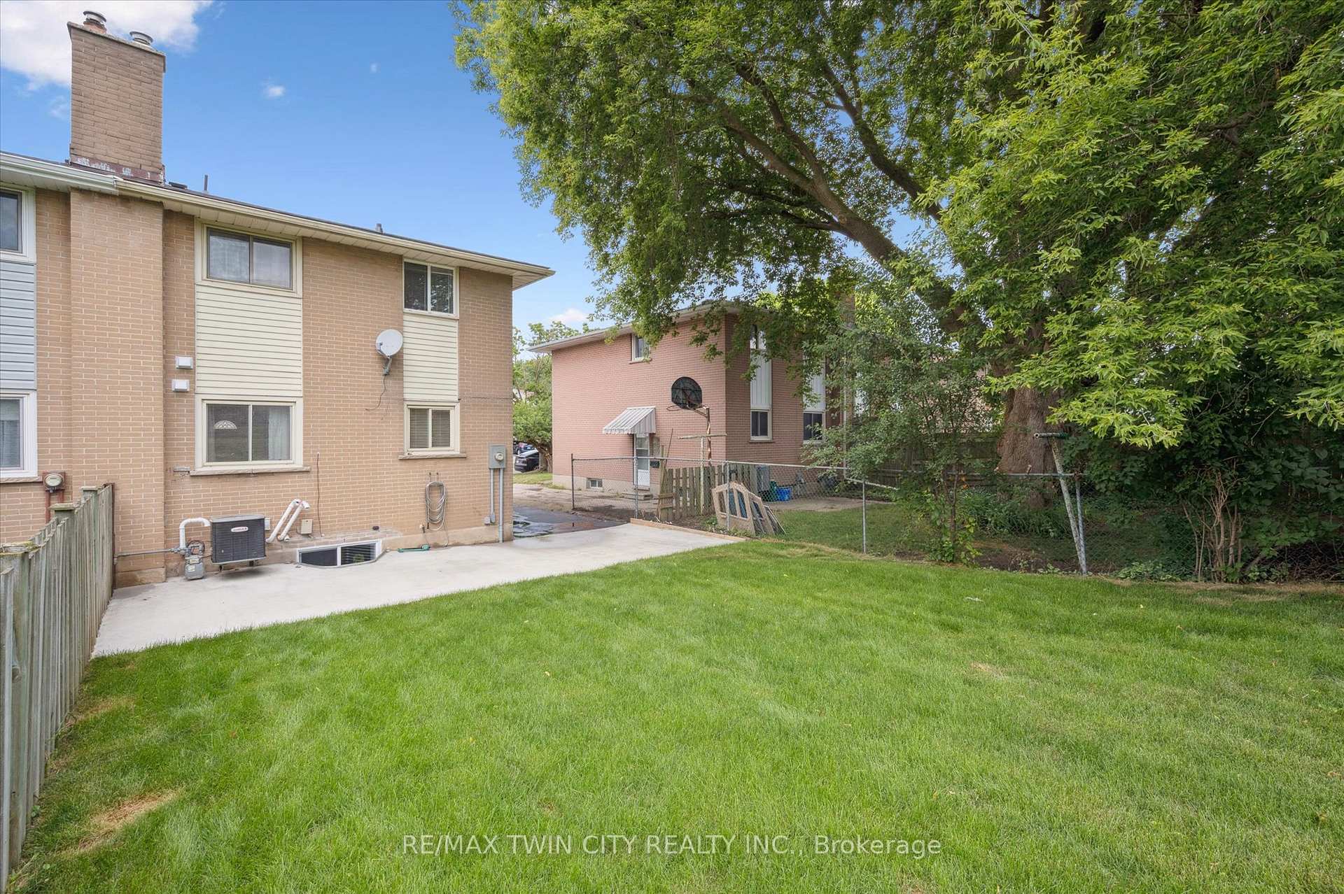 Photo 32 of 71 Overlea Drive, Kitchener — HOMEH