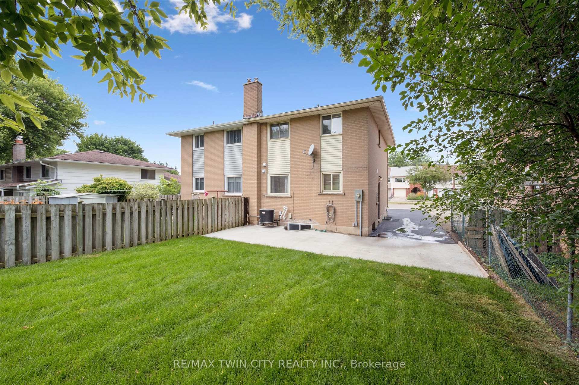 Photo 33 of 71 Overlea Drive, Kitchener — HOMEH