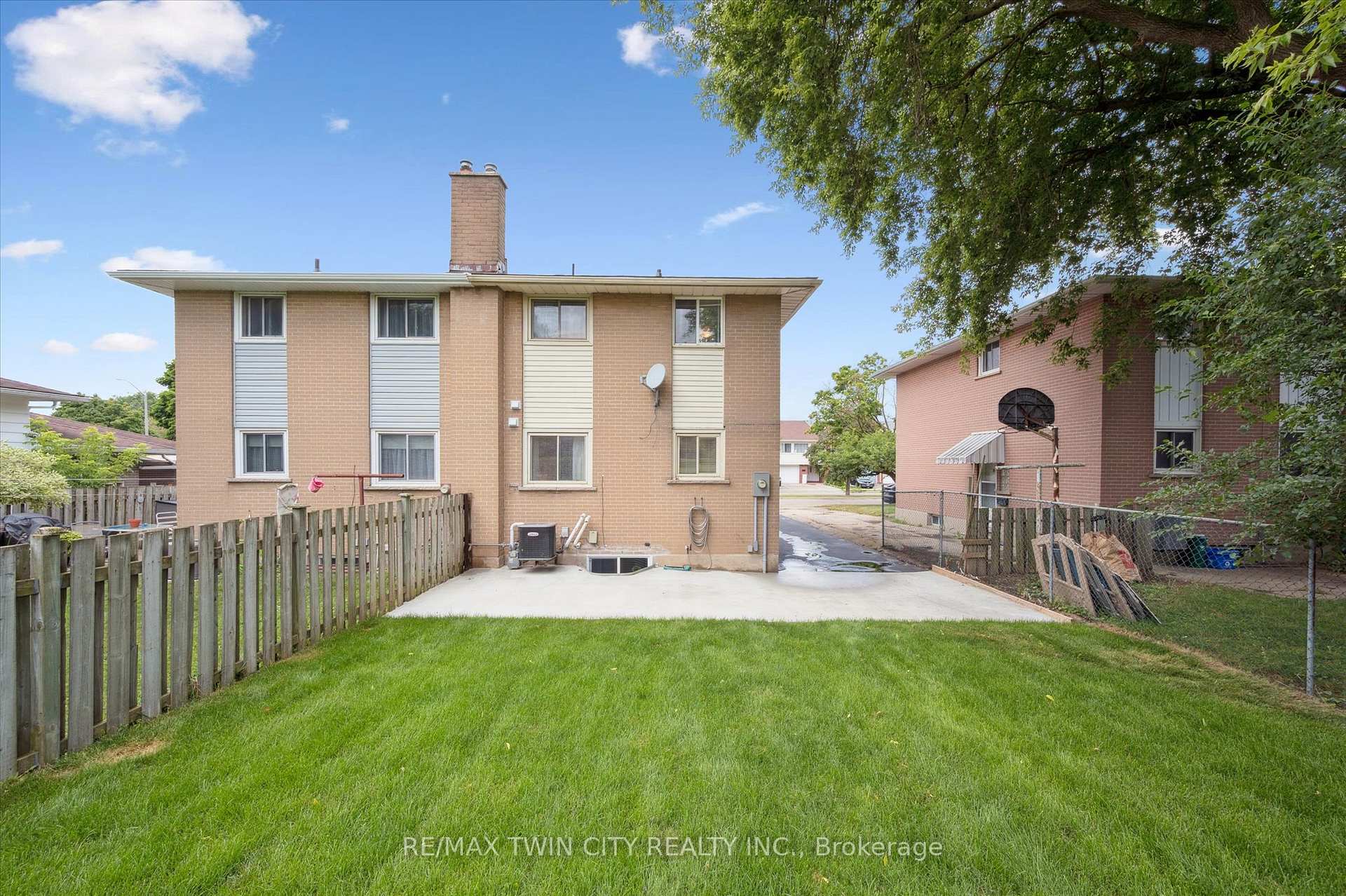 Photo 34 of 71 Overlea Drive, Kitchener — HOMEH