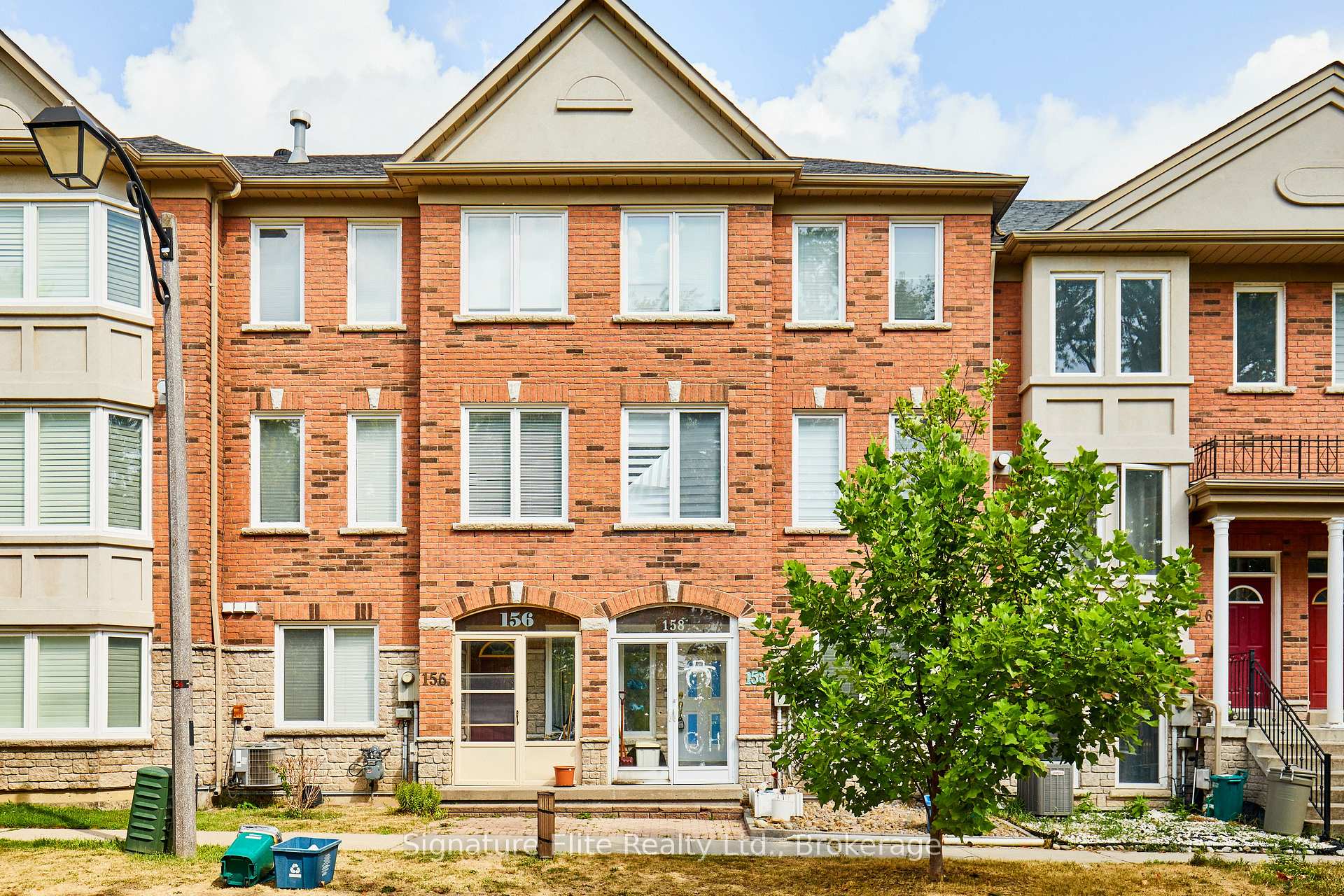 Front of 158 Galleria Parkway