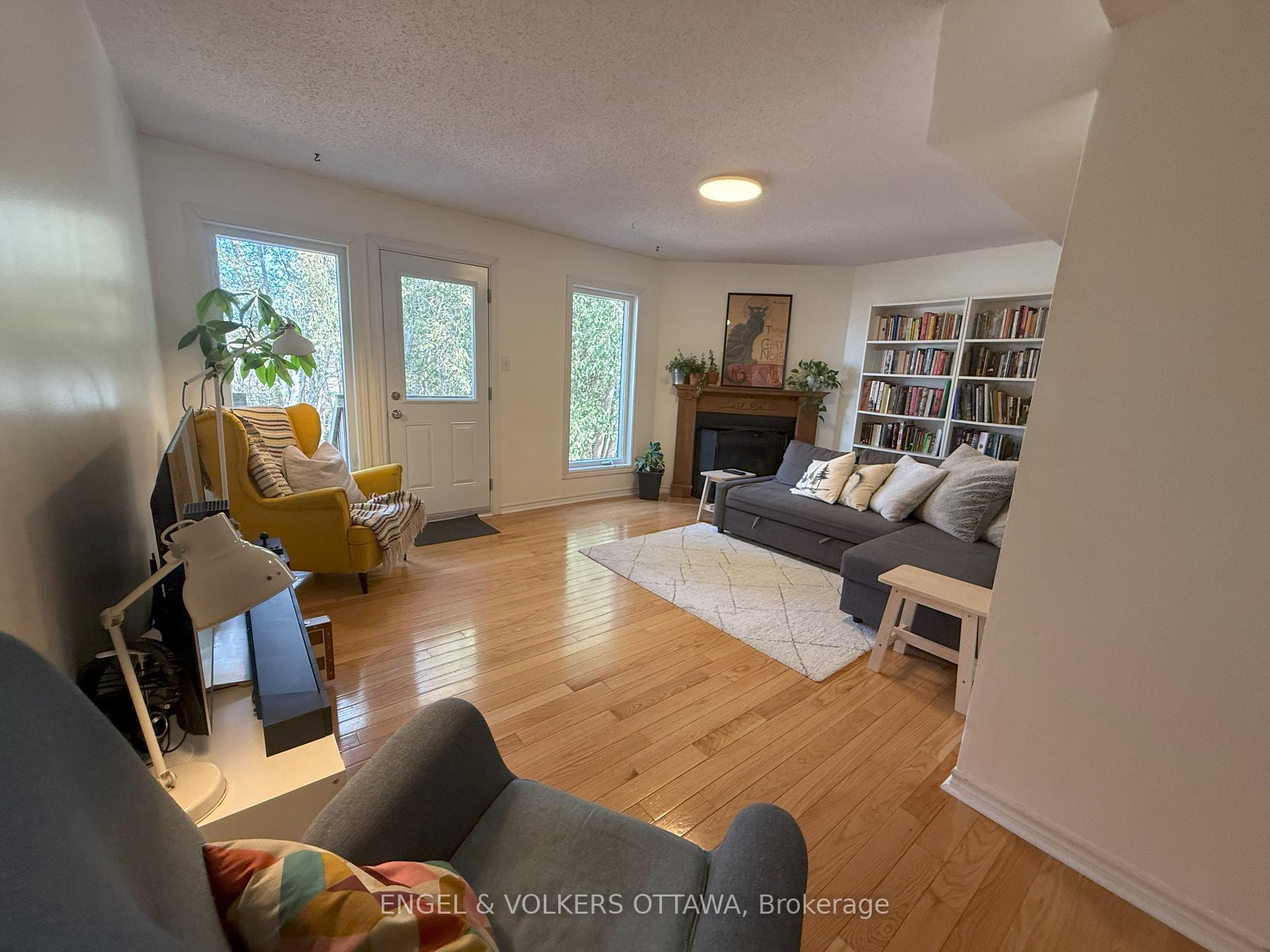 Photo 3 of 37 Lightfoot Place, Ottawa, Kanata - Katimavik — HOMEH