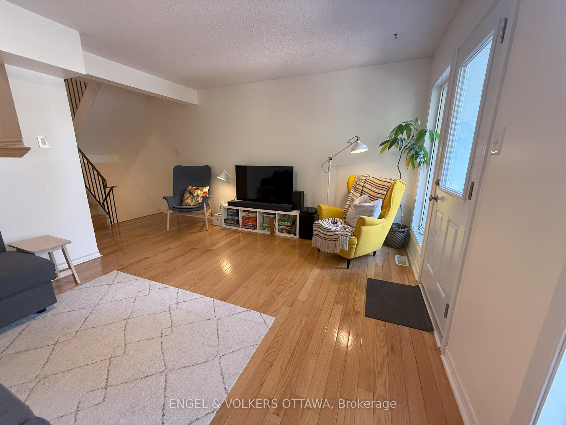 Photo 4 of 37 Lightfoot Place, Ottawa, Kanata - Katimavik — HOMEH