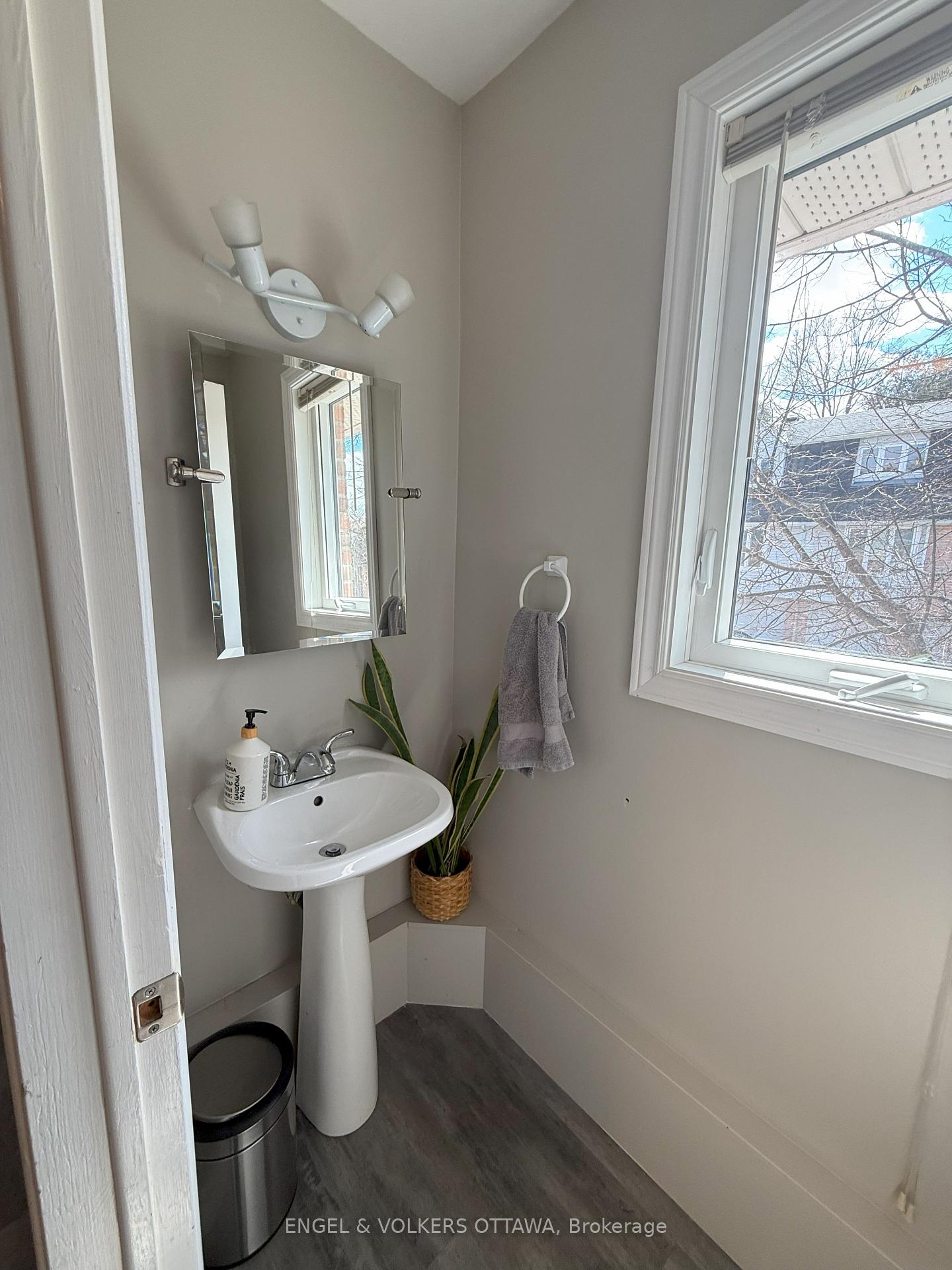 Photo 9 of 37 Lightfoot Place, Ottawa, Kanata - Katimavik — HOMEH