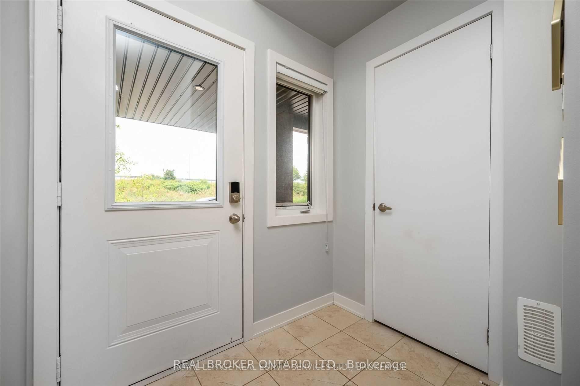Photo 3 of Unit 65, 590 North Service Road, Hamilton, Lakeshore — HOMEH