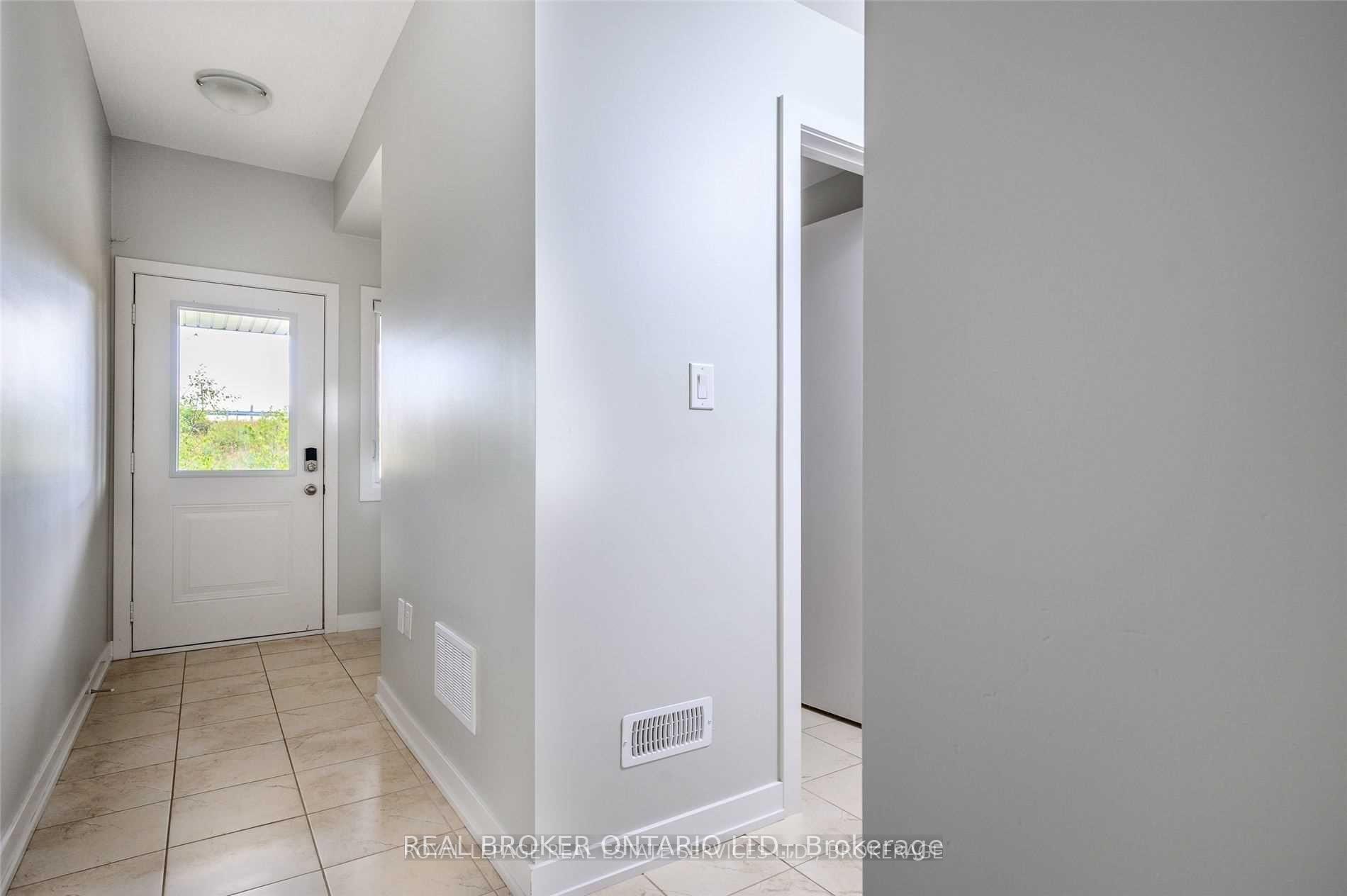 Photo 4 of Unit 65, 590 North Service Road, Hamilton, Lakeshore — HOMEH