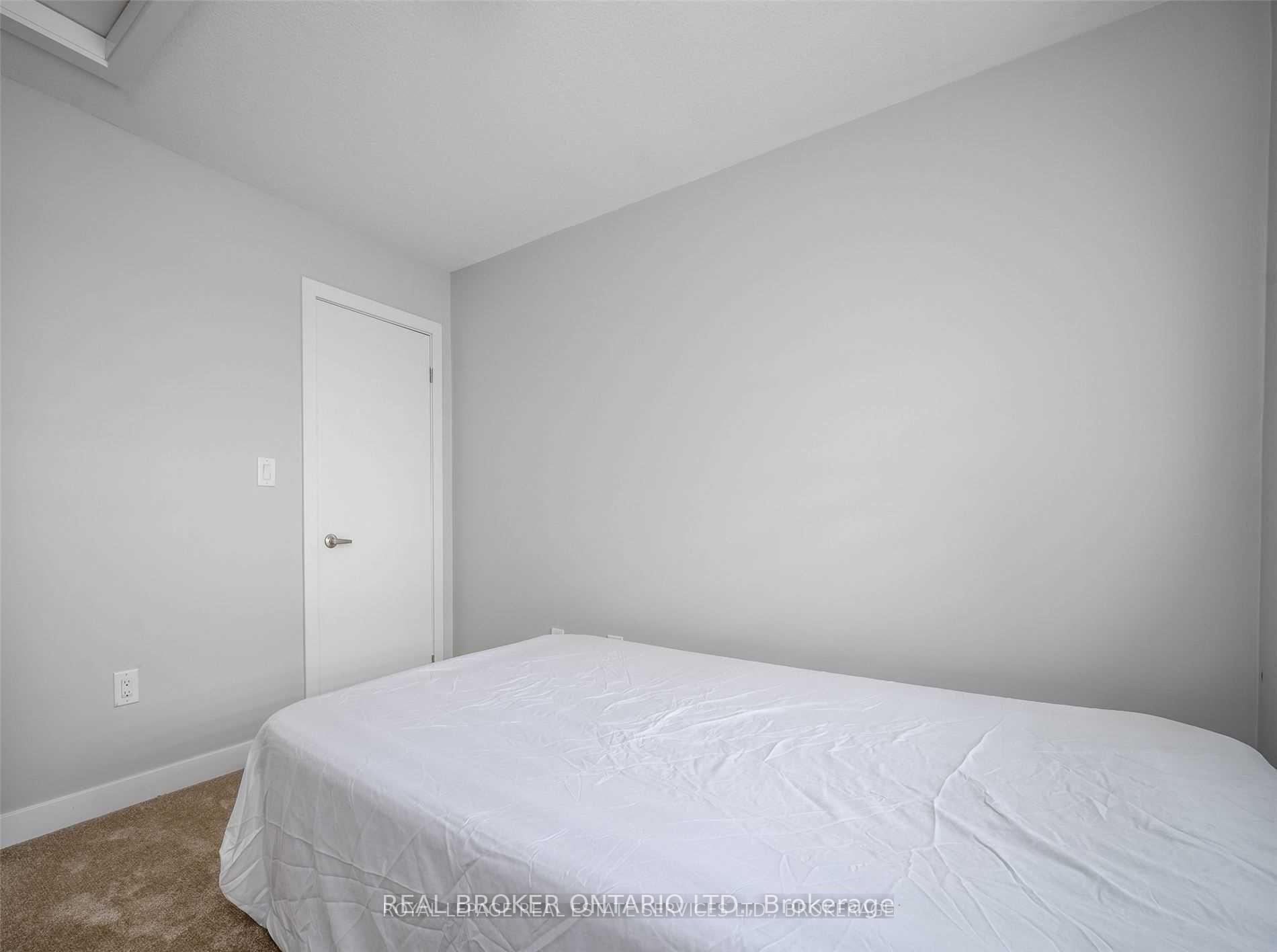 Photo 13 of Unit 65, 590 North Service Road, Hamilton, Lakeshore — HOMEH